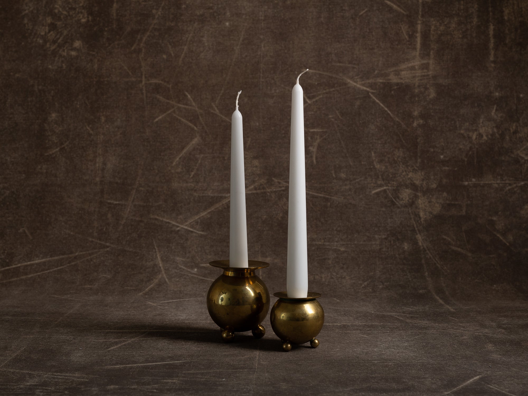 Suite de deux flambeaux par Gusum Bruk, Suède (vers 1900)..Set of 2 candle holders by Gusum Bruk, Sweden (circa 1900)