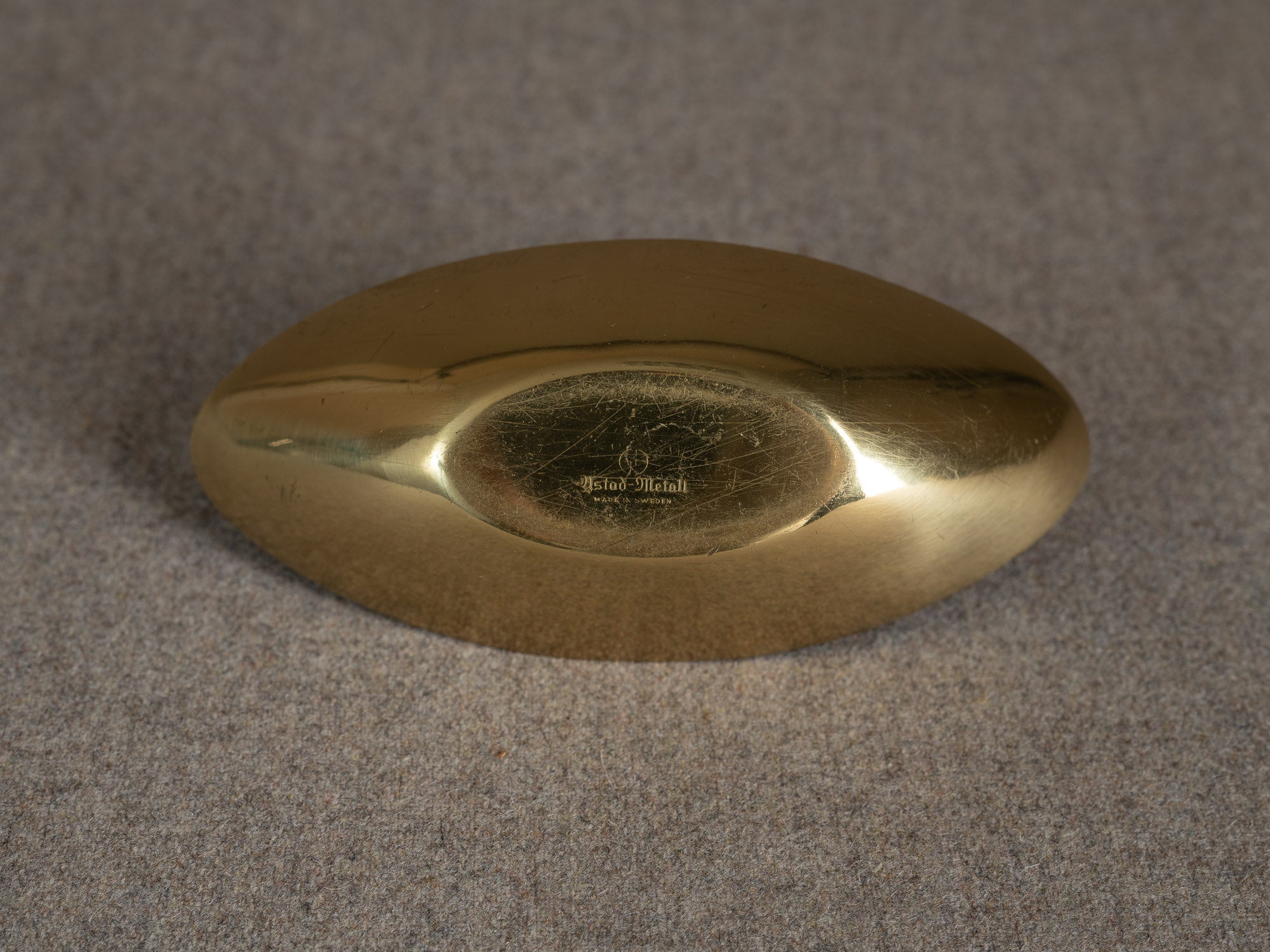 Duo de coupes en laiton de Gunnar Ander pour Ystad Metall, Suède (vers 1957)..Duo of brass bowls by Gunnar Ander for Ystad Metall, Sweden (circa 1957)
