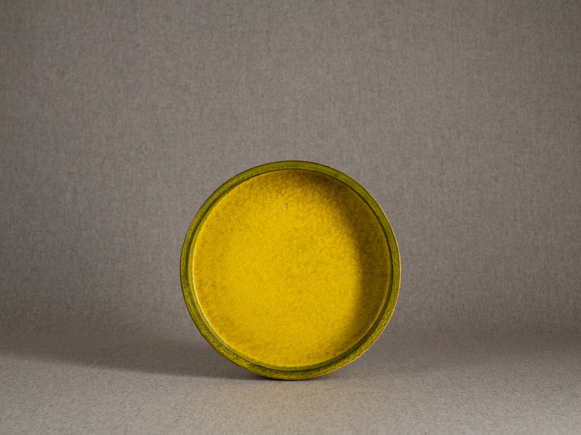 Rare coupe circulaire en faïence par Aldo Londi pour Bitossi, Italie (vers 1960)..Rare earthenware circular bowl by Aldo Londi for Bitossi, Italy (circa 1960)