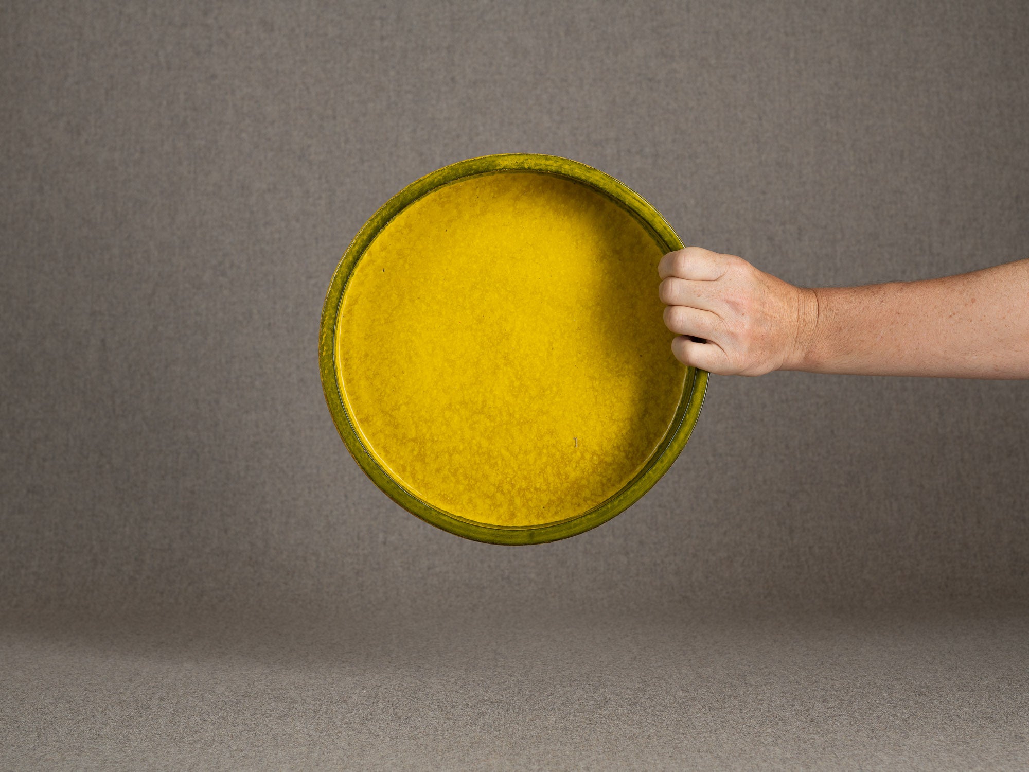 Rare coupe circulaire en faïence par Aldo Londi pour Bitossi, Italie (vers 1960)..Rare earthenware circular bowl by Aldo Londi for Bitossi, Italy (circa 1960)