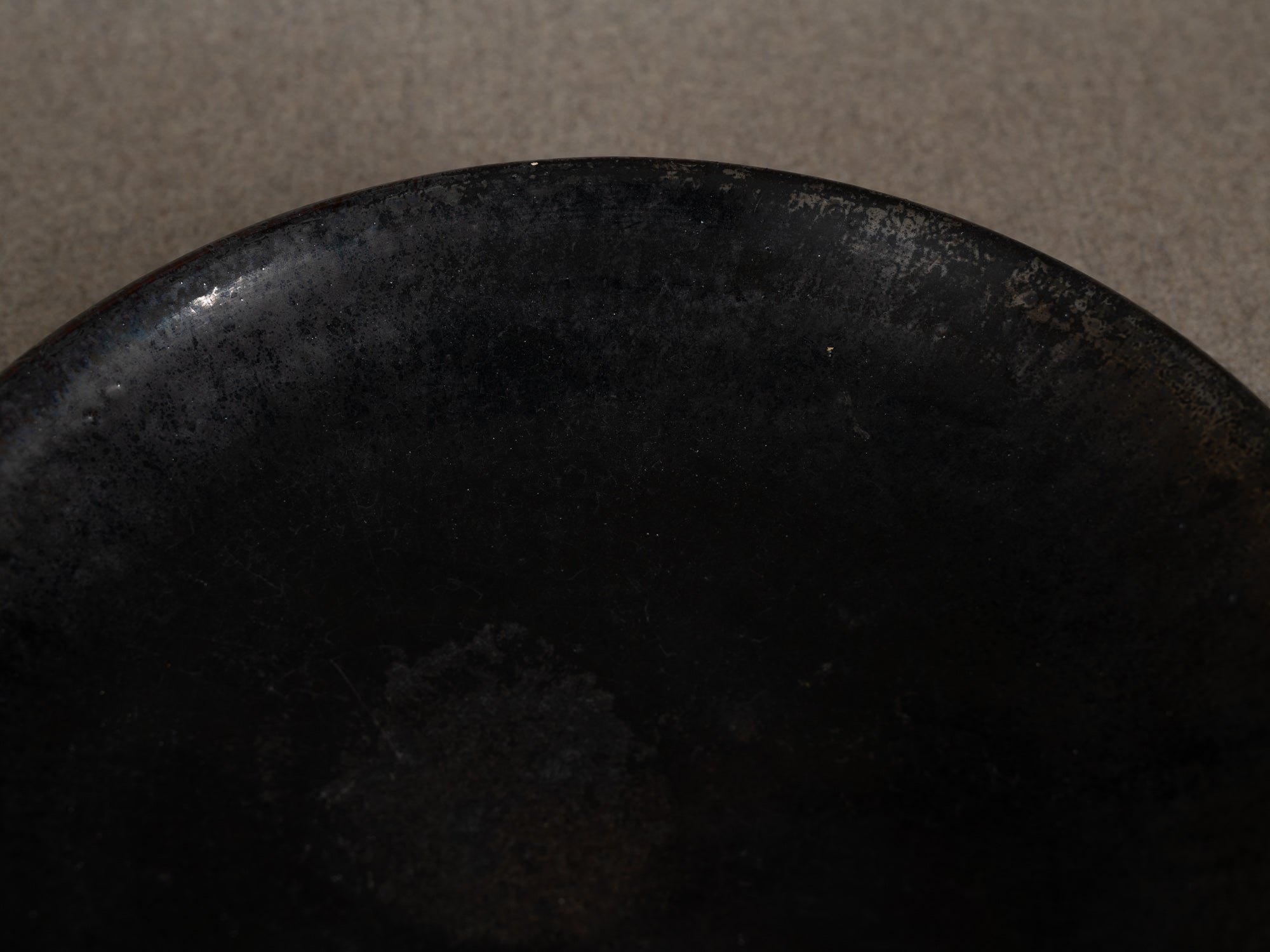 Rare coupe circulaire d'Étienne Noël à Dieulefit, France (vers 1936-39)..Rare circular bowl by Étienne Noël in Dieulefit, France (circa 1936-39)