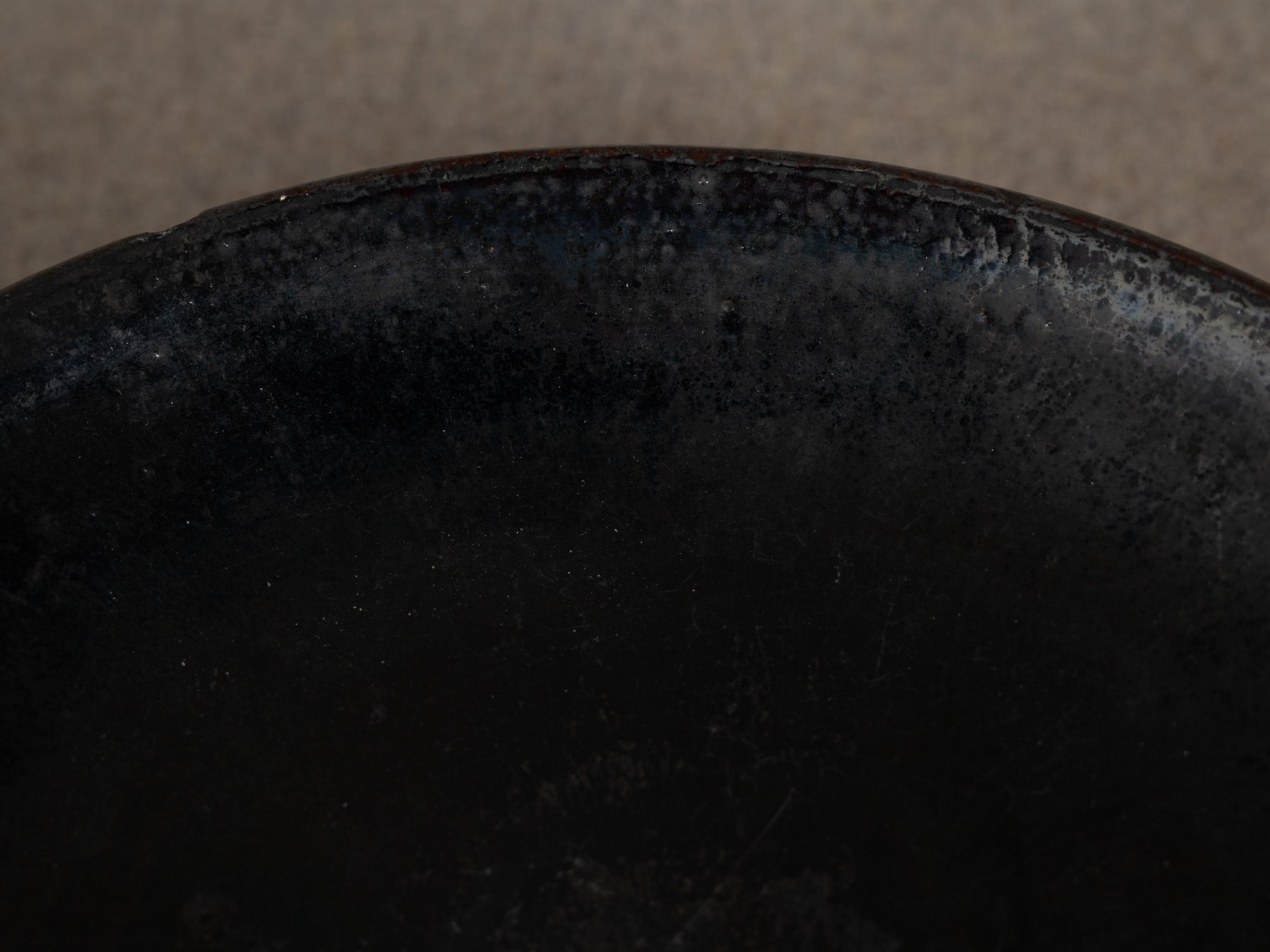 Rare coupe circulaire d'Étienne Noël à Dieulefit, France (vers 1936-39)..Rare circular bowl by Étienne Noël in Dieulefit, France (circa 1936-39)