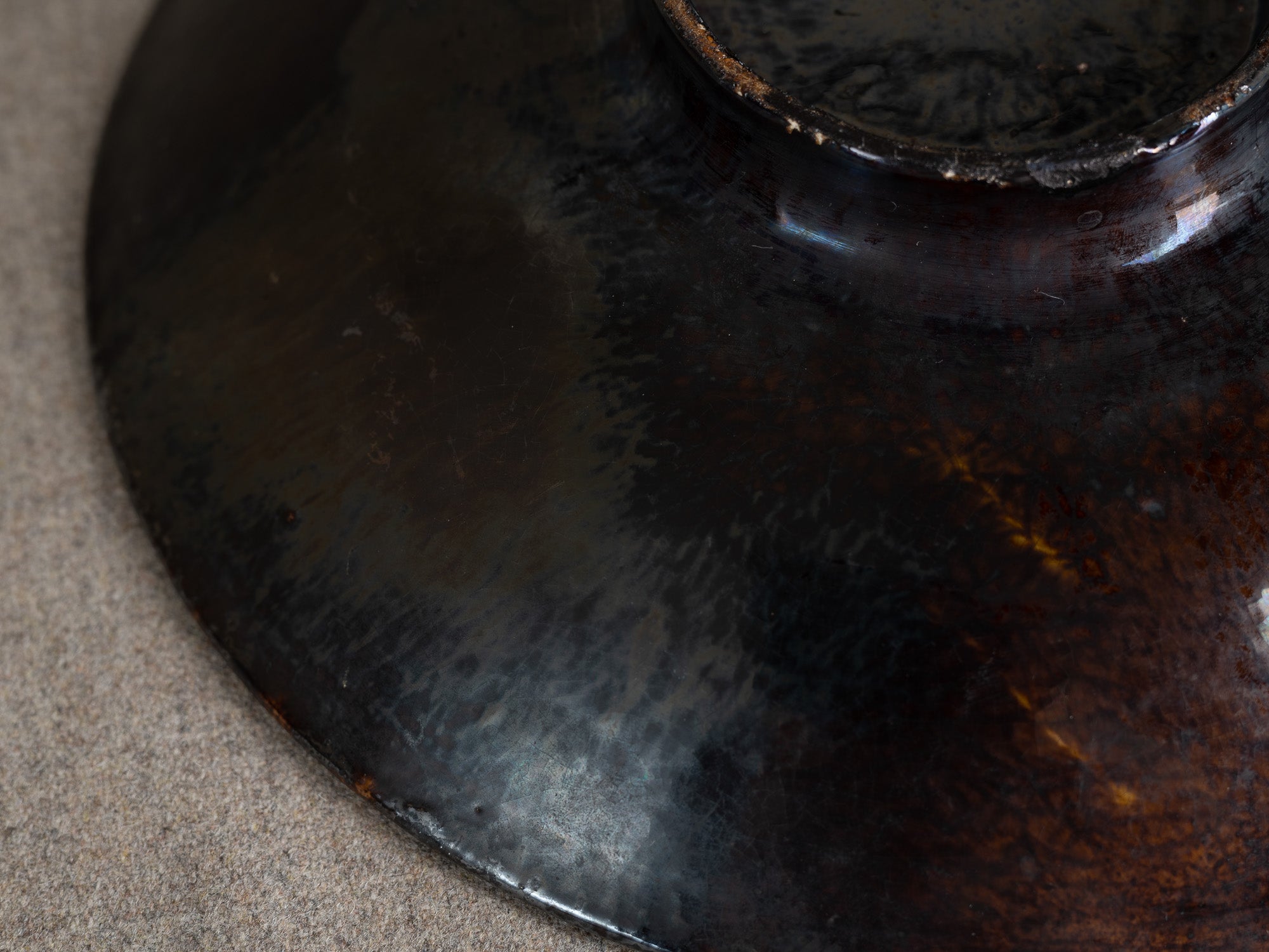 Rare coupe circulaire d'Étienne Noël à Dieulefit, France (vers 1936-39)..Rare circular bowl by Étienne Noël in Dieulefit, France (circa 1936-39)