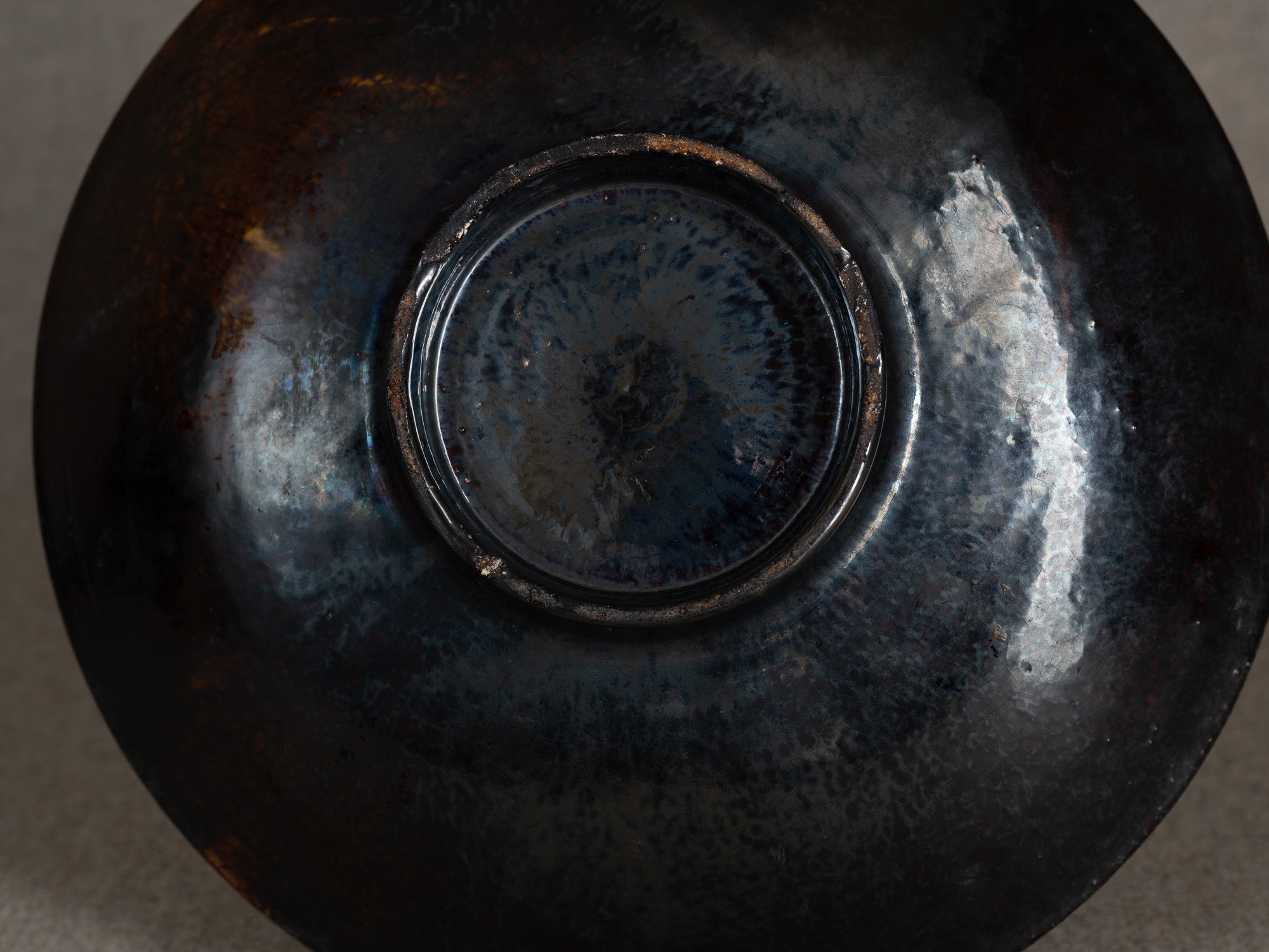 Rare coupe circulaire d'Étienne Noël à Dieulefit, France (vers 1936-39)..Rare circular bowl by Étienne Noël in Dieulefit, France (circa 1936-39)