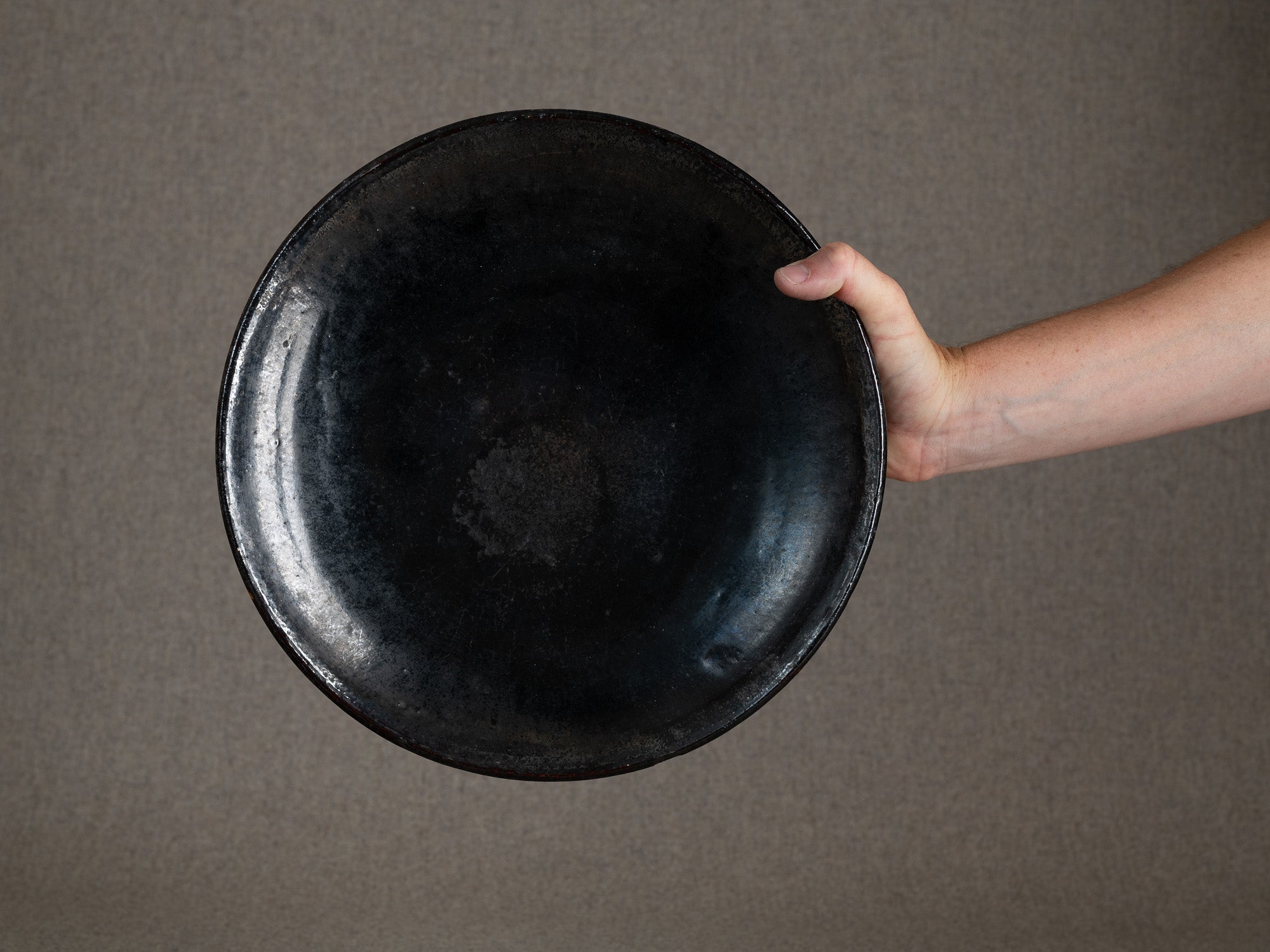 Rare coupe circulaire d'Étienne Noël à Dieulefit, France (vers 1936-39)..Rare circular bowl by Étienne Noël in Dieulefit, France (circa 1936-39)