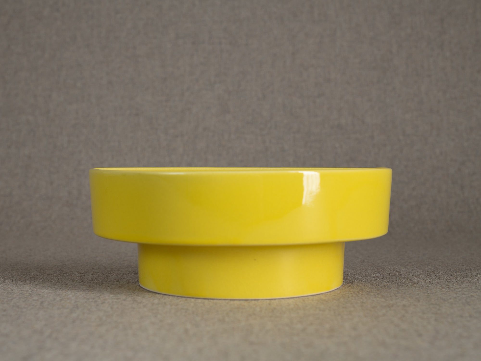 Duo de vases / coupes en porcelaine pour l'ikebana, Japon (vers 1980)..Set of 2 Stoneware vases / bowls for ikebana flower arrangements, Japan (circa 1980)