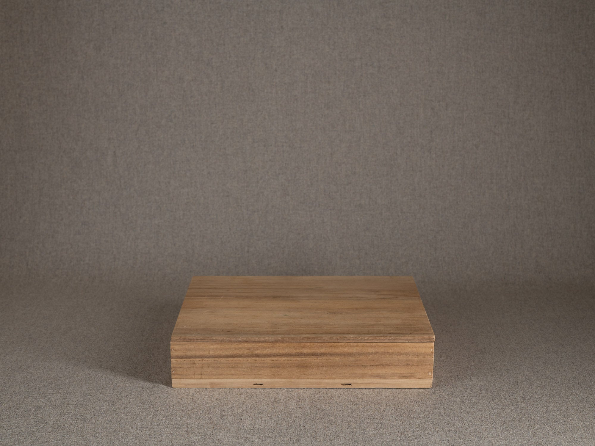 Plateau / coupe en grès pour l'ikebana, Japon (vers 1960-65)..Stoneware vase / stand for ikebana flower arrangements, Japan (circa 1960-5)