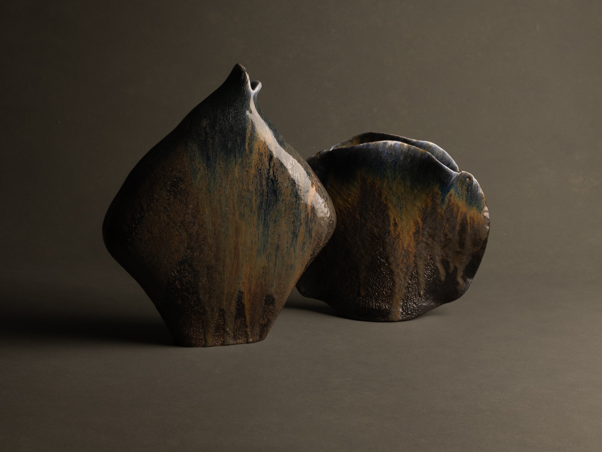 Duo de vases en grès de Brigitte Barten, Allemagne (1981)..Set of stoneware vases by Brigitte Barten, Germany (1981)