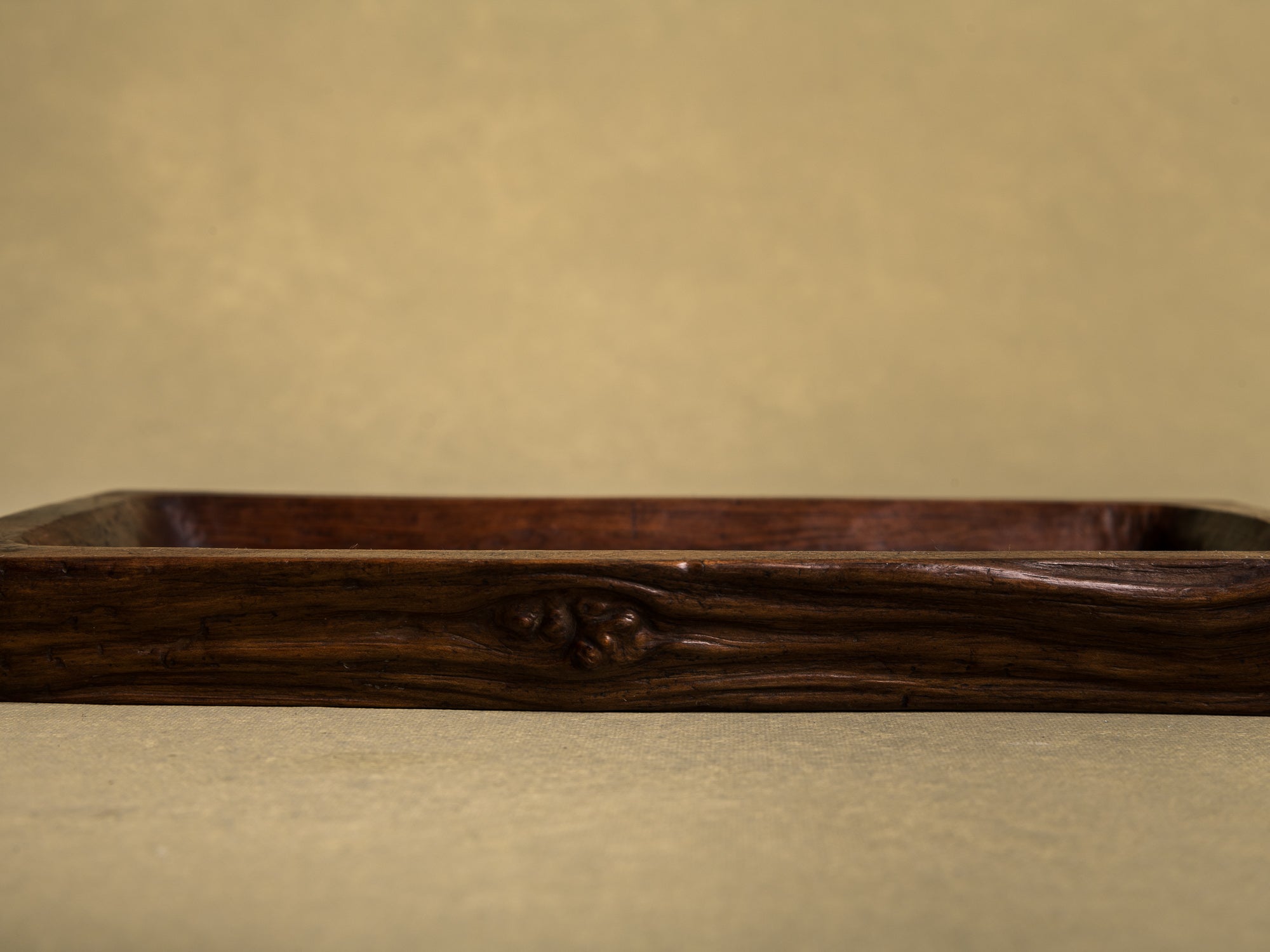 Coupe monoxyle / plateau à thé pour la cérémonie du thé Gyokuro, Japon (vers 1900)..Bowl / Mingei tea tray for senchabon Gyokuro tea ceremony, Japan (circa 1900)