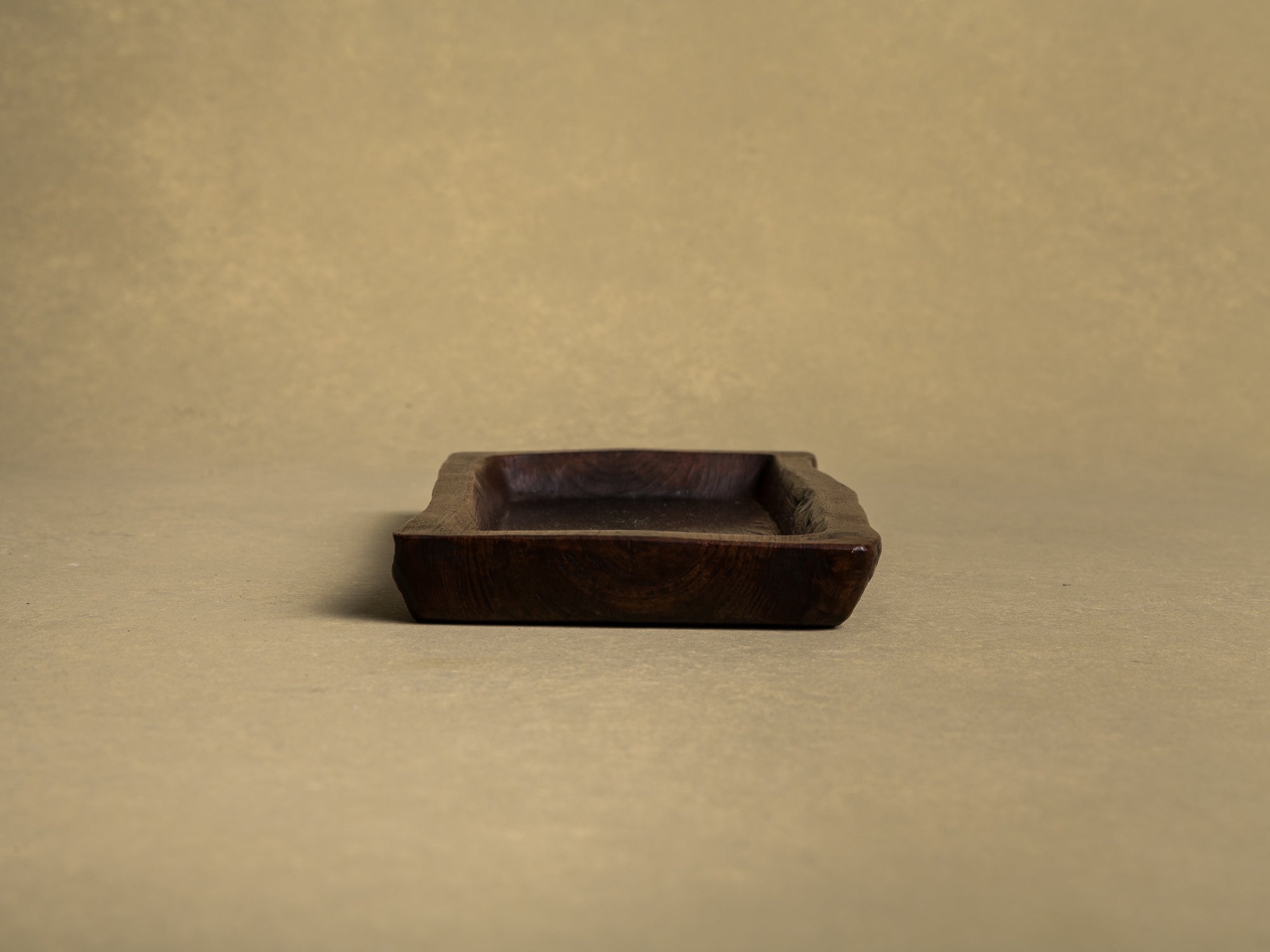 Coupe monoxyle / plateau à thé pour la cérémonie du thé Gyokuro, Japon (vers 1900)..Bowl / Mingei tea tray for senchabon Gyokuro tea ceremony, Japan (circa 1900)