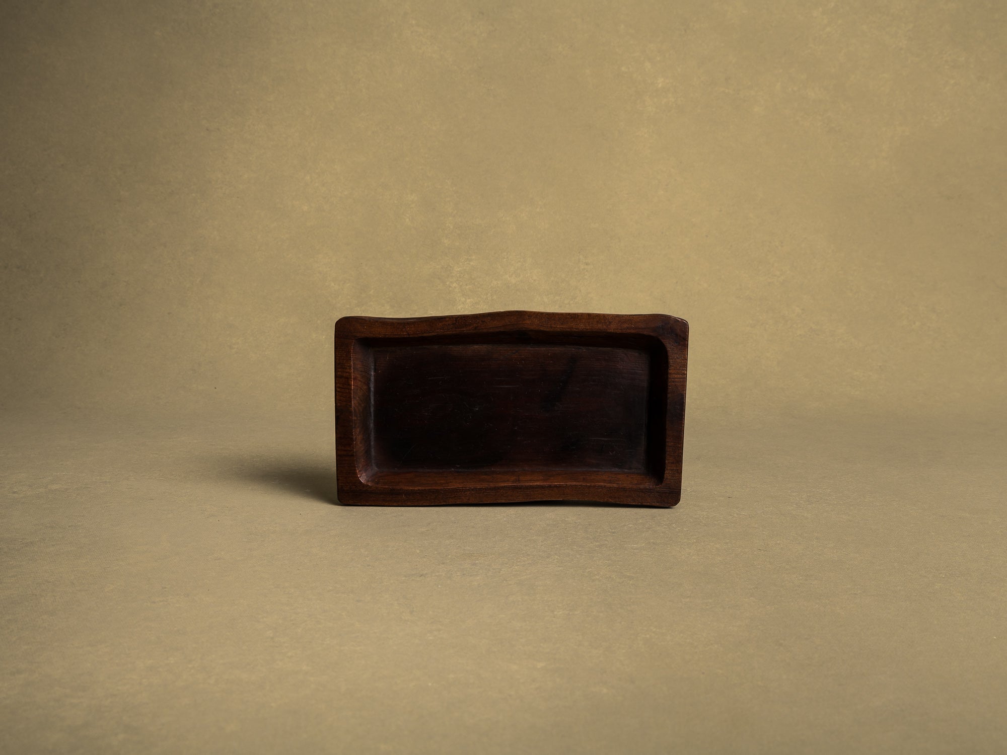 Coupe monoxyle / plateau à thé pour la cérémonie du thé Gyokuro, Japon (vers 1900)..Bowl / Mingei tea tray for senchabon Gyokuro tea ceremony, Japan (circa 1900)