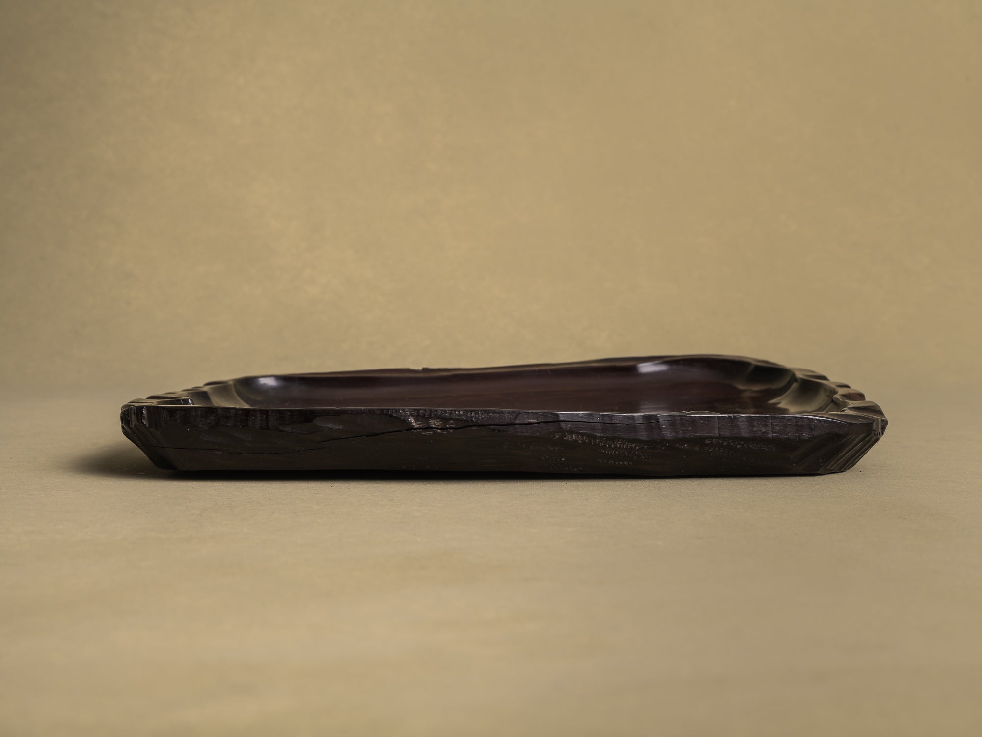 Coupe monoxyle / plateau à thé pour la cérémonie du thé, Japon (vers 1850-80)..Bowl / Mingei tea tray for senchabon tea ceremony, Japan (circa 1850-80)