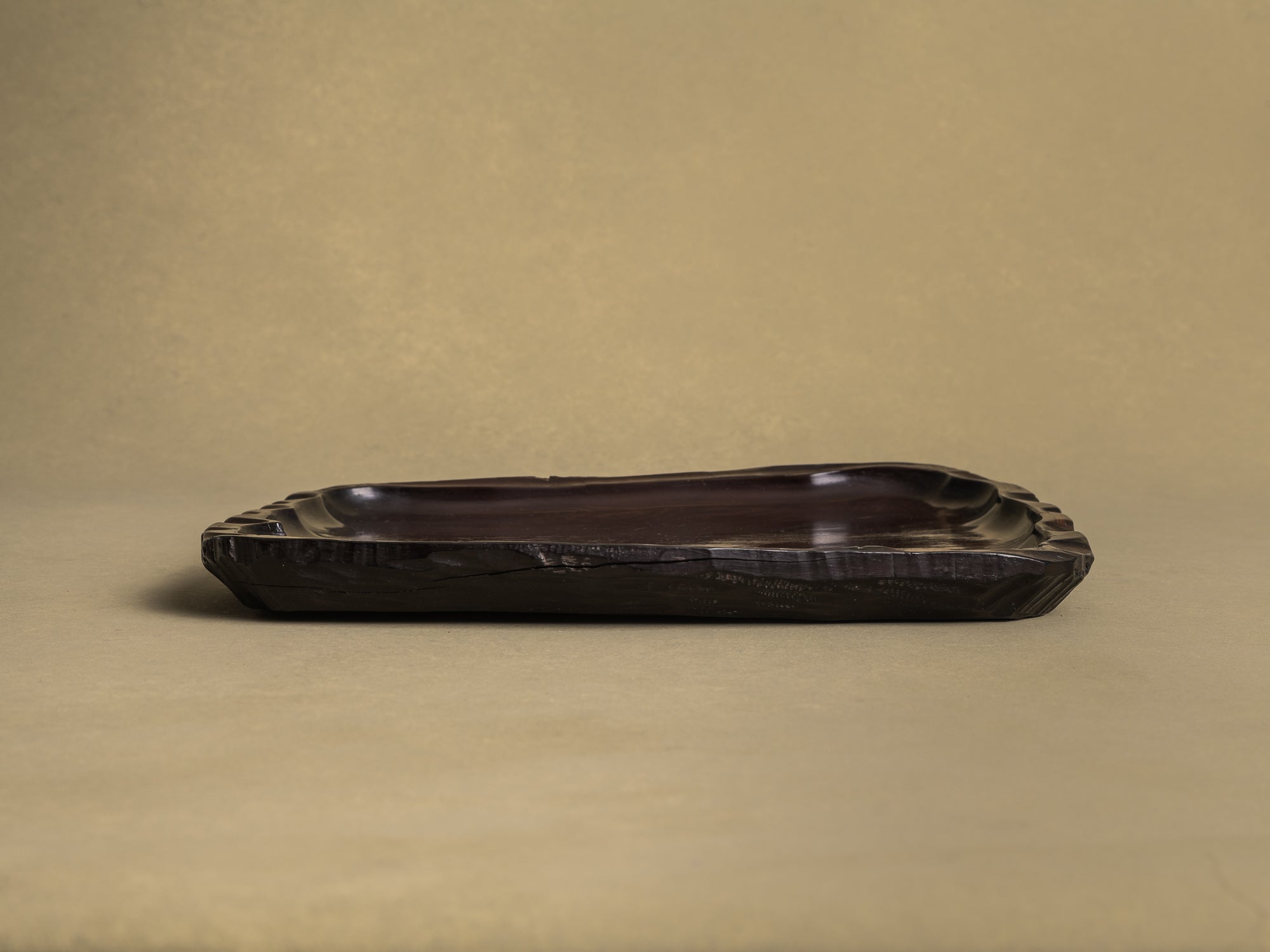 Coupe monoxyle / plateau à thé pour la cérémonie du thé, Japon (vers 1850-80)..Bowl / Mingei tea tray for senchabon tea ceremony, Japan (circa 1850-80)