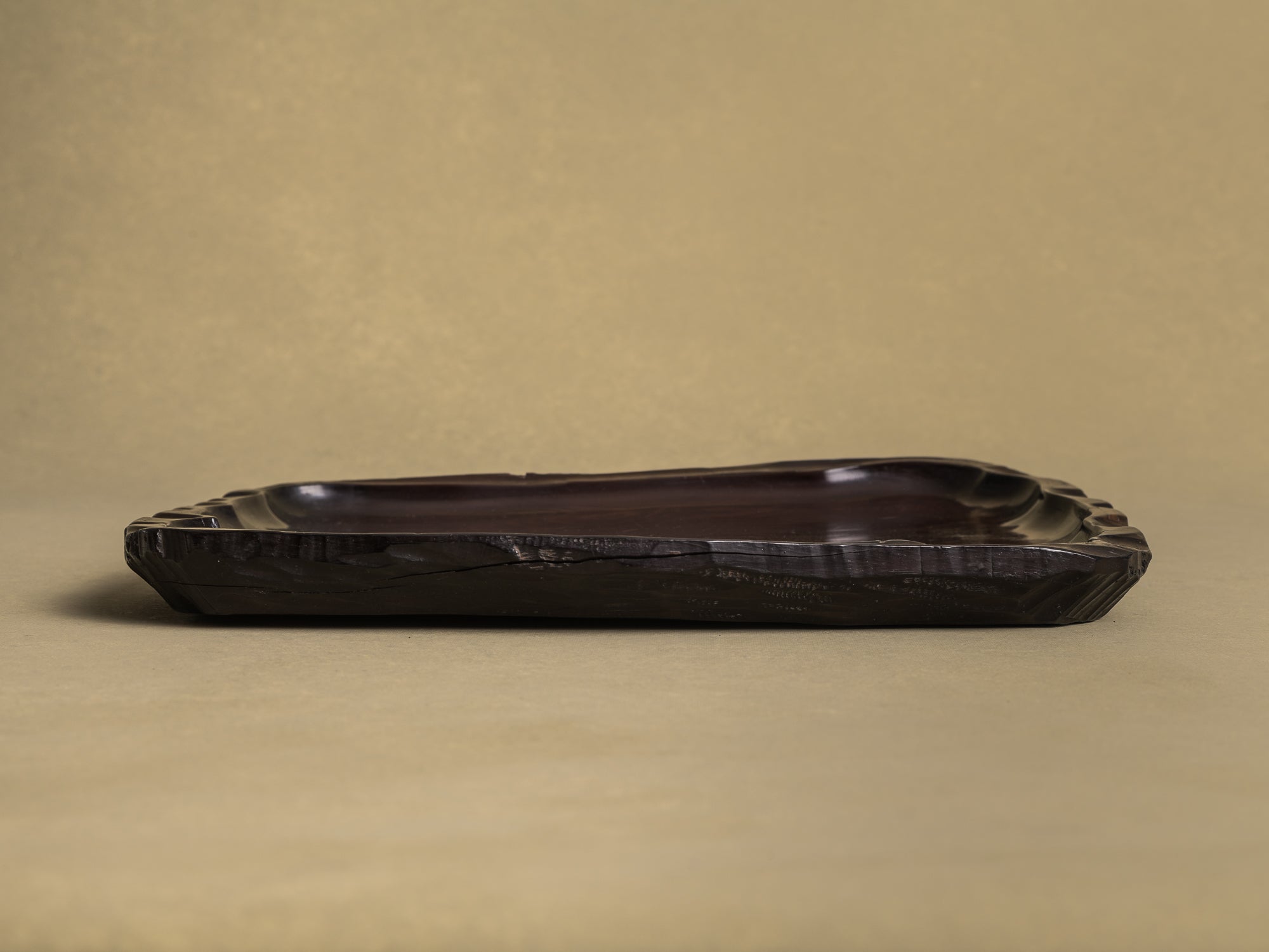 Coupe monoxyle / plateau à thé pour la cérémonie du thé, Japon (vers 1850-80)..Bowl / Mingei tea tray for senchabon tea ceremony, Japan (circa 1850-80)