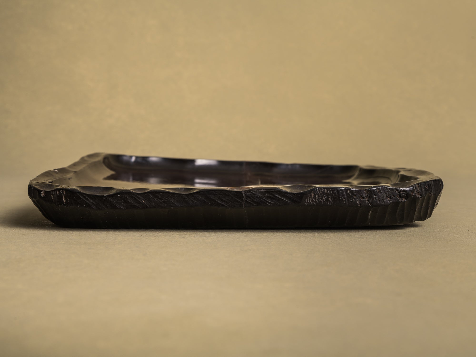 Coupe monoxyle / plateau à thé pour la cérémonie du thé, Japon (vers 1850-80)..Bowl / Mingei tea tray for senchabon tea ceremony, Japan (circa 1850-80)