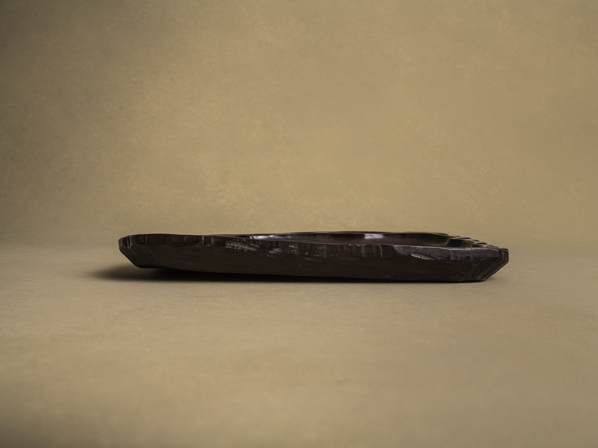 Coupe monoxyle / plateau à thé pour la cérémonie du thé, Japon (vers 1850-80)..Bowl / Mingei tea tray for senchabon tea ceremony, Japan (circa 1850-80)