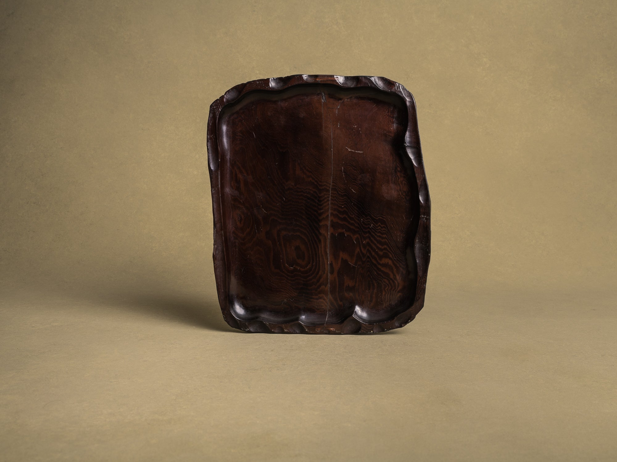 Coupe monoxyle / plateau à thé pour la cérémonie du thé, Japon (vers 1850-80)..Bowl / Mingei tea tray for senchabon tea ceremony, Japan (circa 1850-80)