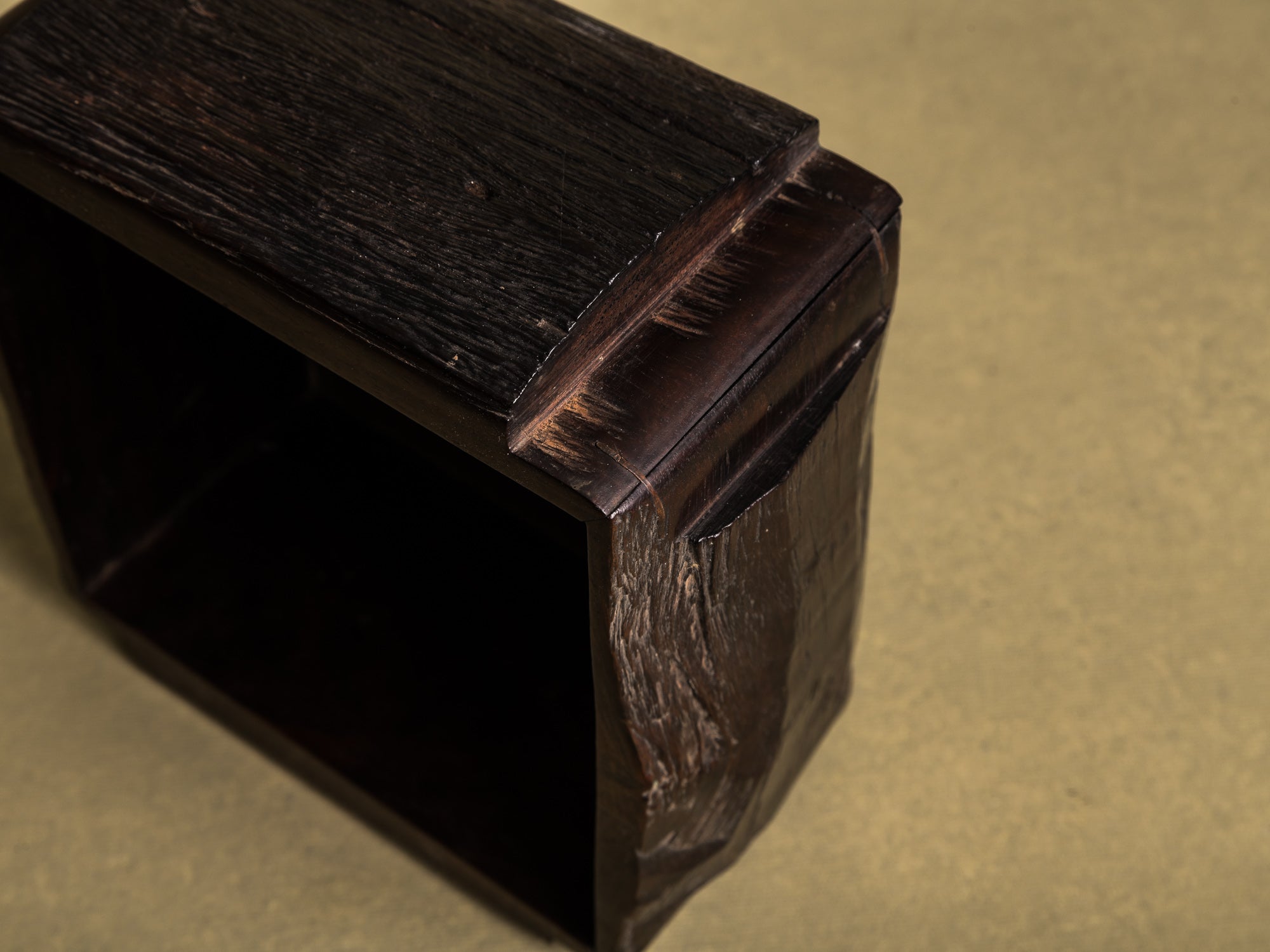 Coupe en bois de karaki pour la cérémonie du thé, Japon (vers 1880)..Bowl / Mingei karaki wood tray for tea ceremony, Japan (circa 1880)