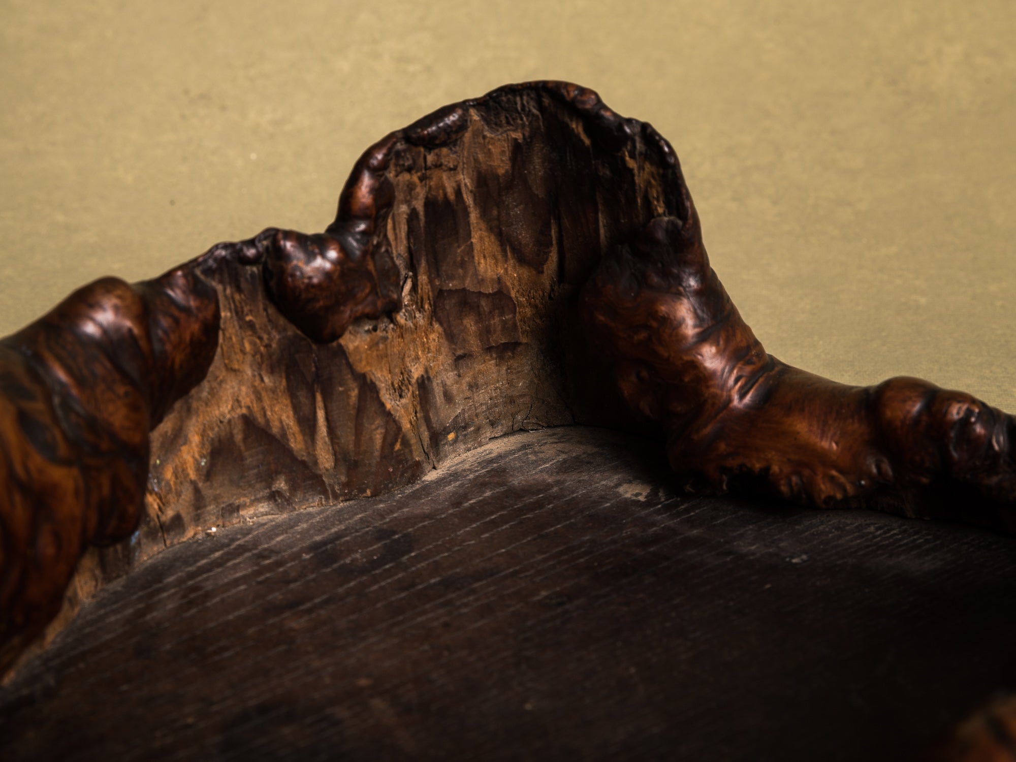 Coupe hibachi / tabakobon en bois de Keyaki pour la cérémonie du thé, Japon (vers 1850-80)..Keyaki burl wood hibachi / tabakobon for tea ceremony, Japan (circa 1850-80)