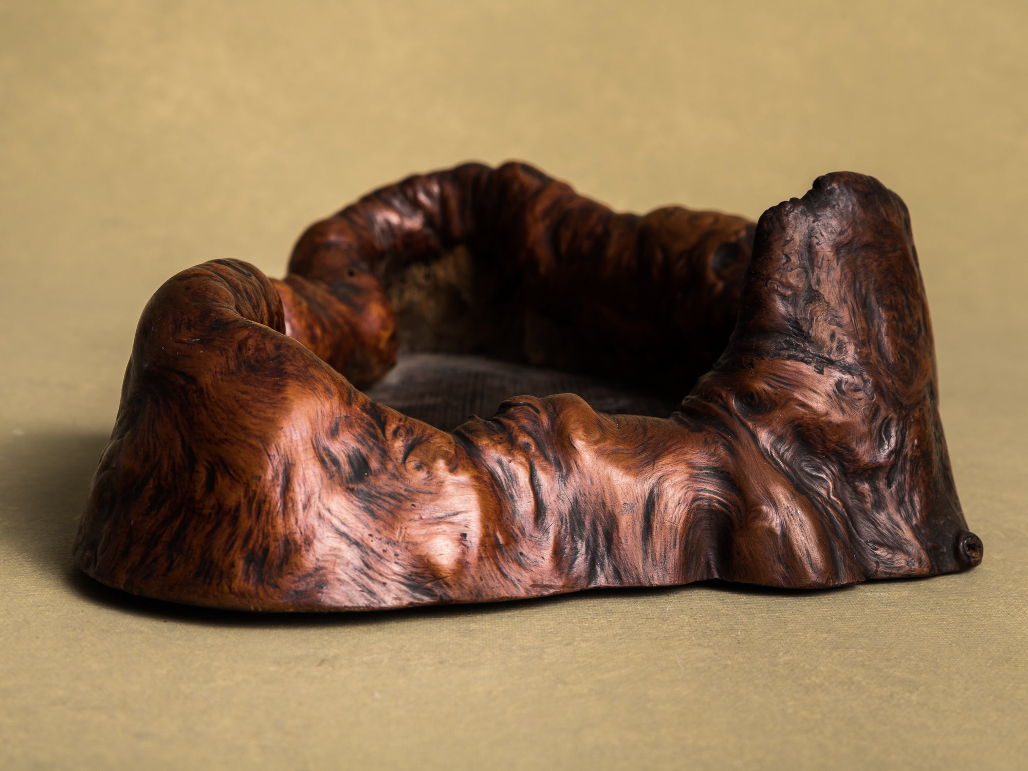 Coupe hibachi / tabakobon en bois de Keyaki pour la cérémonie du thé, Japon (vers 1850-80)..Keyaki burl wood hibachi / tabakobon for tea ceremony, Japan (circa 1850-80)