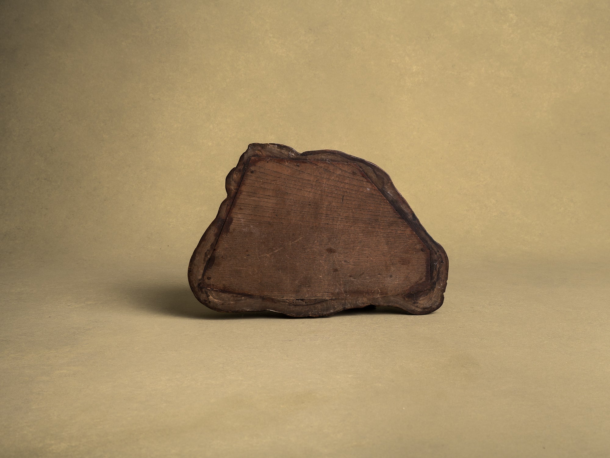 Coupe hibachi / tabakobon en bois de Keyaki pour la cérémonie du thé, Japon (vers 1850-80)..Keyaki burl wood hibachi / tabakobon for tea ceremony, Japan (circa 1850-80)