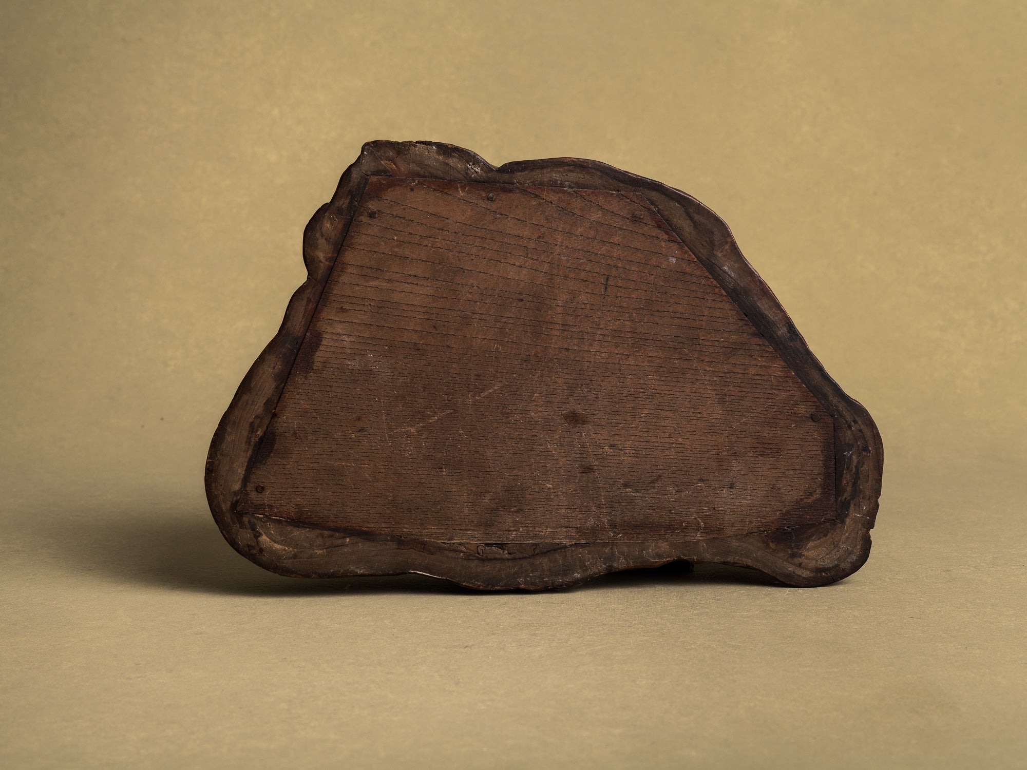 Coupe hibachi / tabakobon en bois de Keyaki pour la cérémonie du thé, Japon (vers 1850-80)..Keyaki burl wood hibachi / tabakobon for tea ceremony, Japan (circa 1850-80)