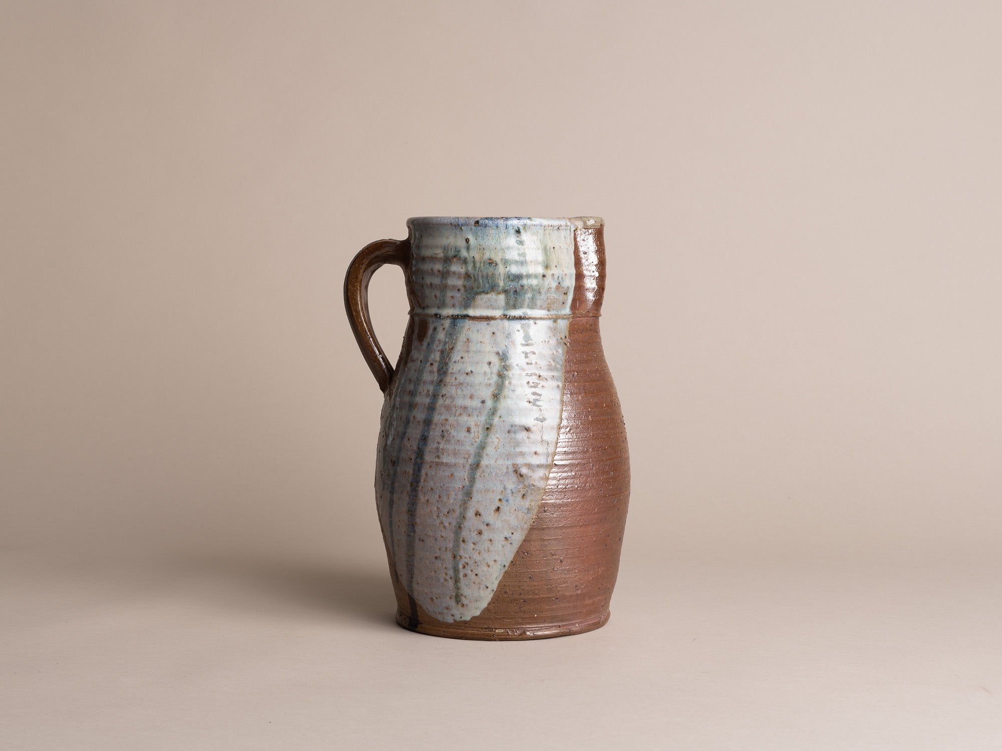 Rare pichet de Claude Varlan & Brigitte Pénicaud, France (vers 1978)..Stoneware pitcher / vase by Claude Varlan & Brigitte Pénicaud, France (around 1978)