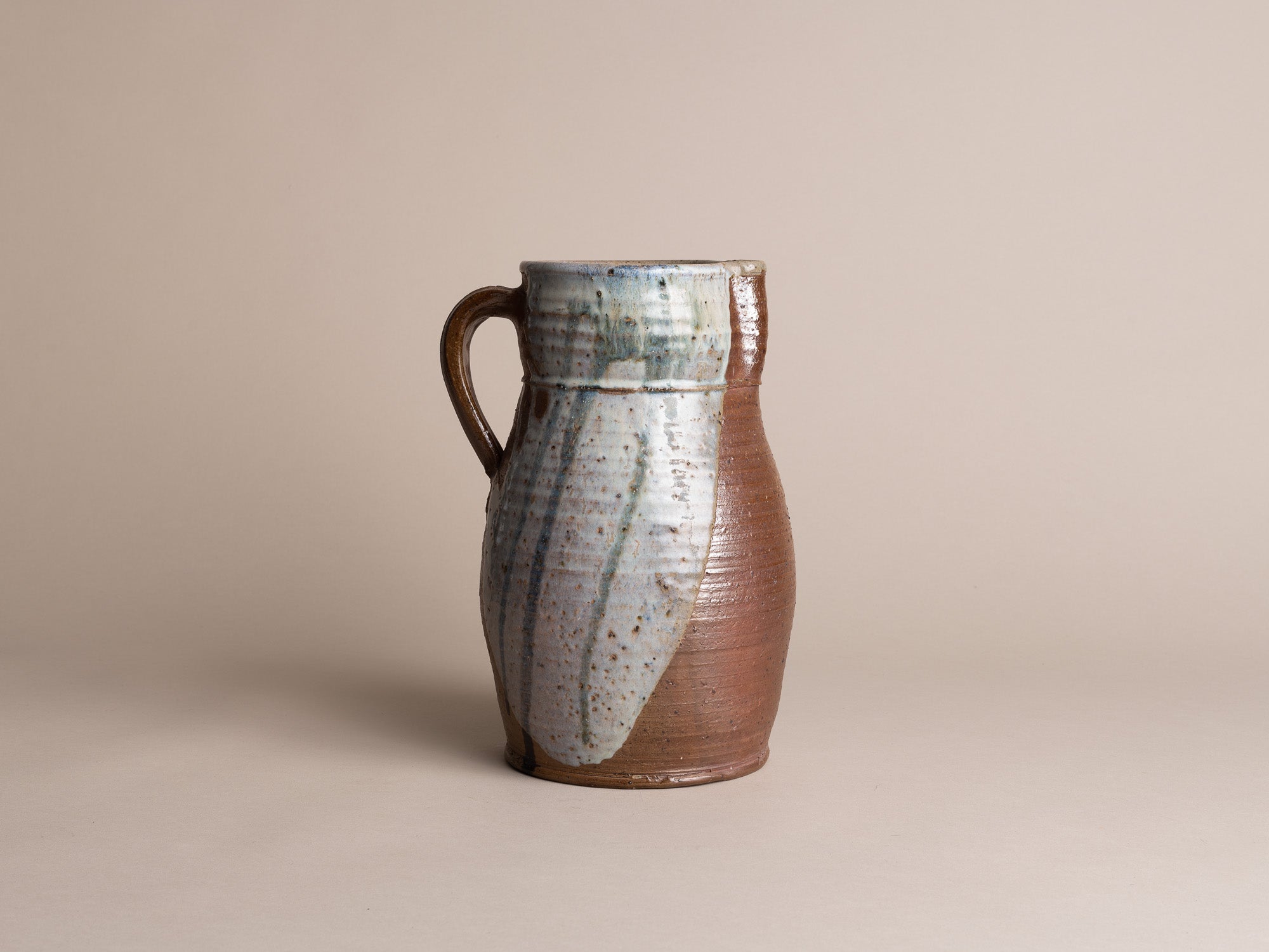 Rare pichet de Claude Varlan & Brigitte Pénicaud, France (vers 1978)..Stoneware pitcher / vase by Claude Varlan & Brigitte Pénicaud, France (around 1978)