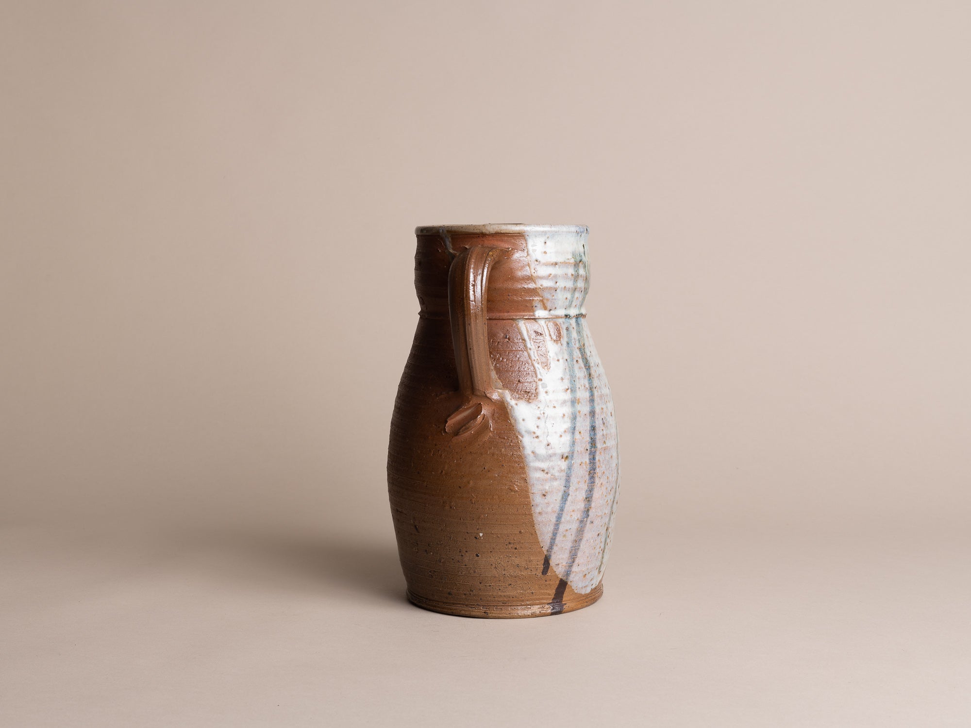 Rare pichet de Claude Varlan & Brigitte Pénicaud, France (vers 1978)..Stoneware pitcher / vase by Claude Varlan & Brigitte Pénicaud, France (around 1978)