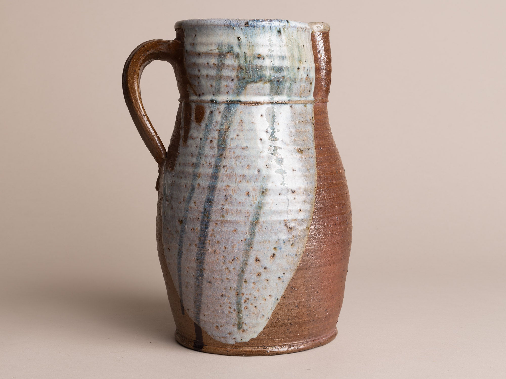 Rare pichet de Claude Varlan & Brigitte Pénicaud, France (vers 1978)..Stoneware pitcher / vase by Claude Varlan & Brigitte Pénicaud, France (around 1978)