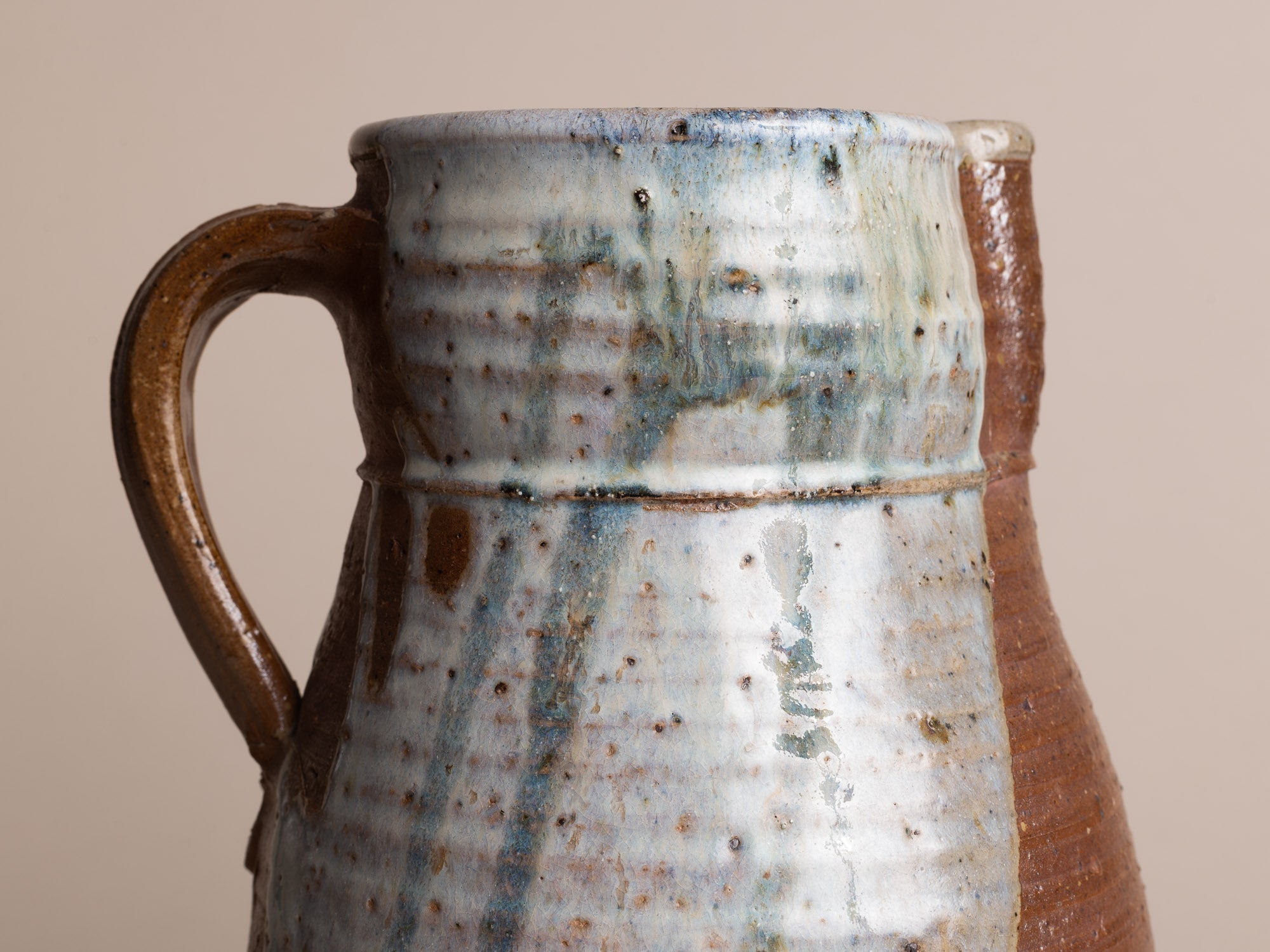 Rare pichet de Claude Varlan & Brigitte Pénicaud, France (vers 1978)..Stoneware pitcher / vase by Claude Varlan & Brigitte Pénicaud, France (around 1978)
