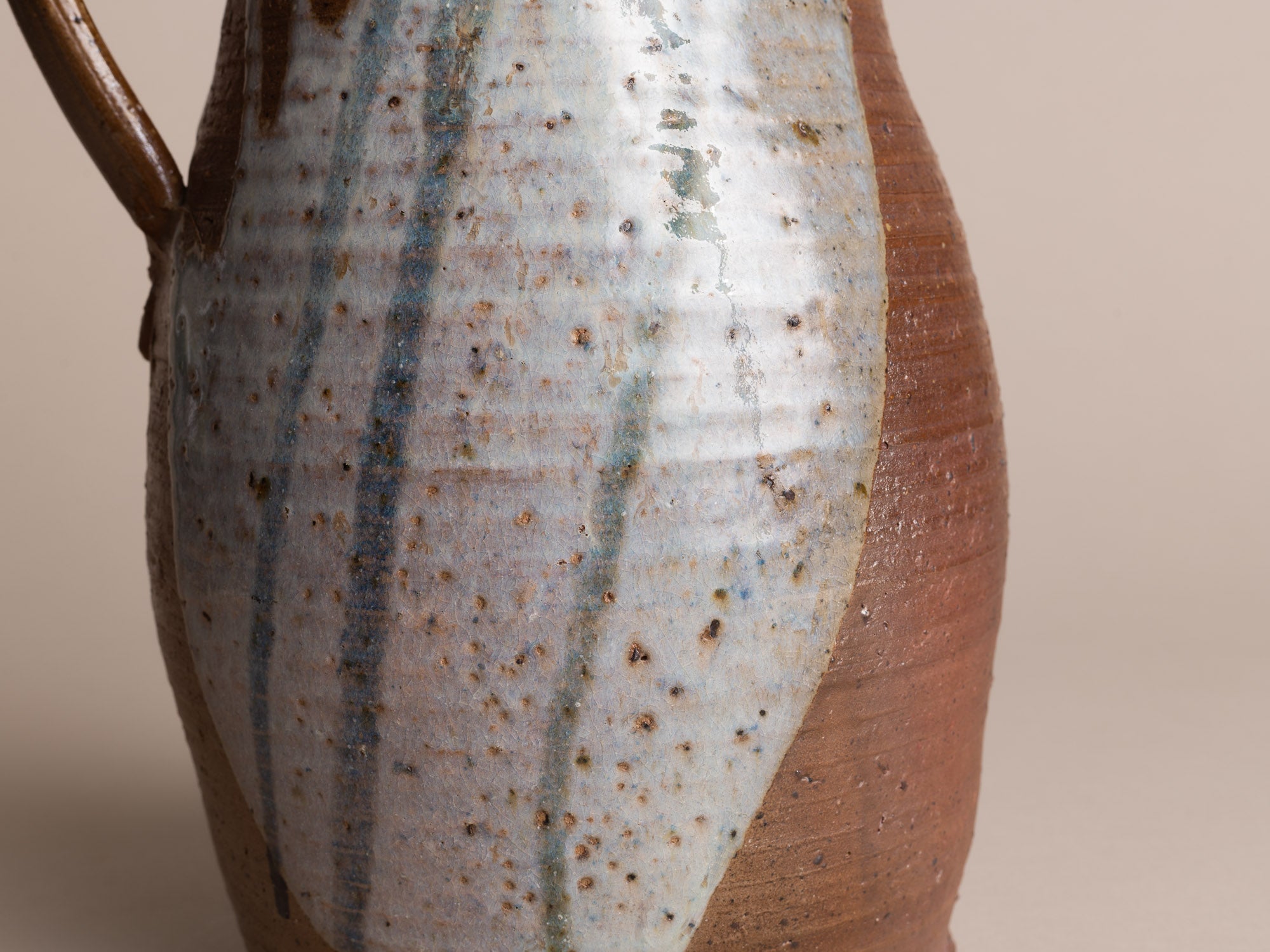 Rare pichet de Claude Varlan & Brigitte Pénicaud, France (vers 1978)..Stoneware pitcher / vase by Claude Varlan & Brigitte Pénicaud, France (around 1978)
