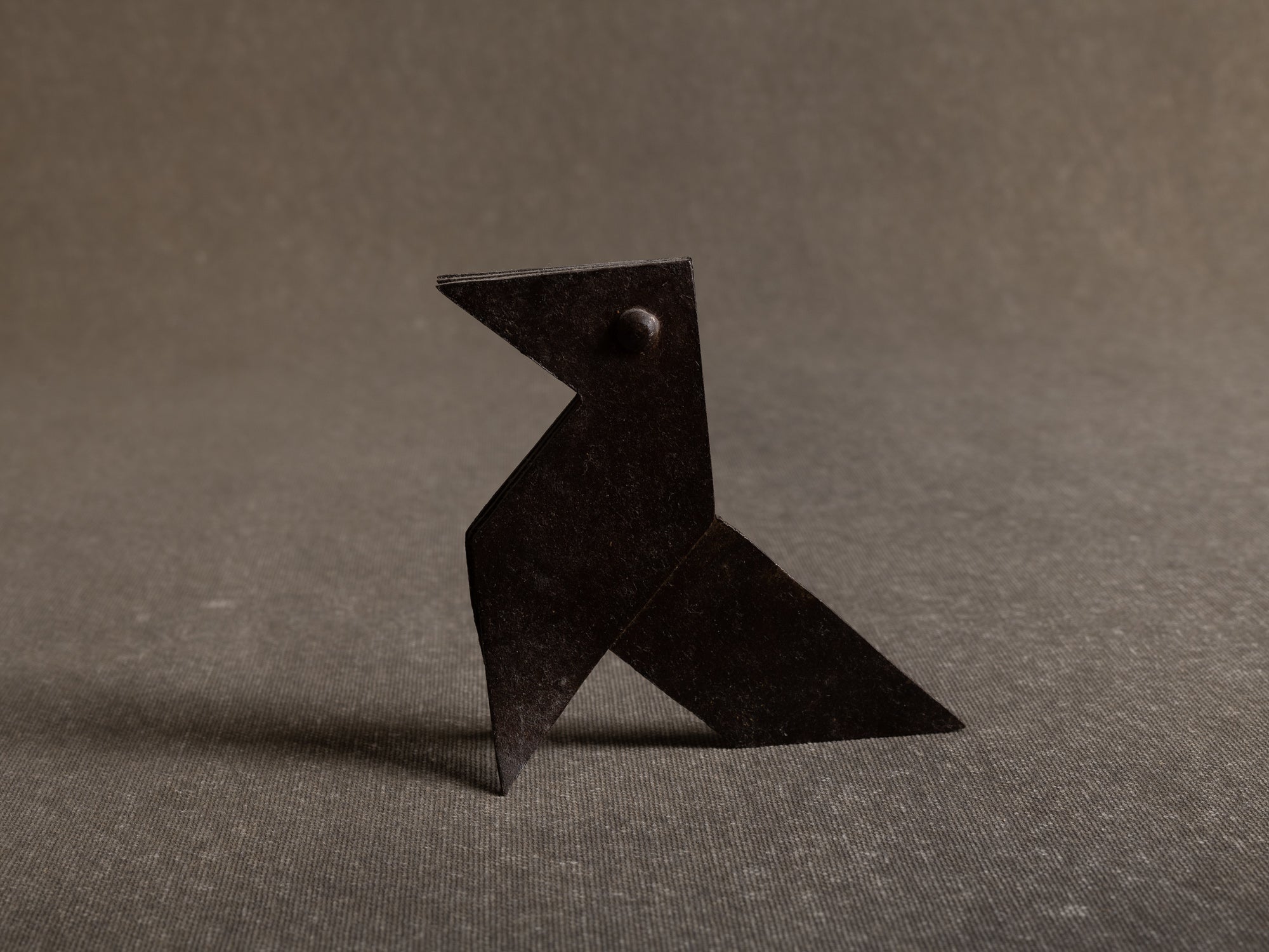 Cocotte "oiseau" en fer battu, travail populaire, France (années 1950)..Zoomorphic sculptural origami, iron popular work, France (1950s)