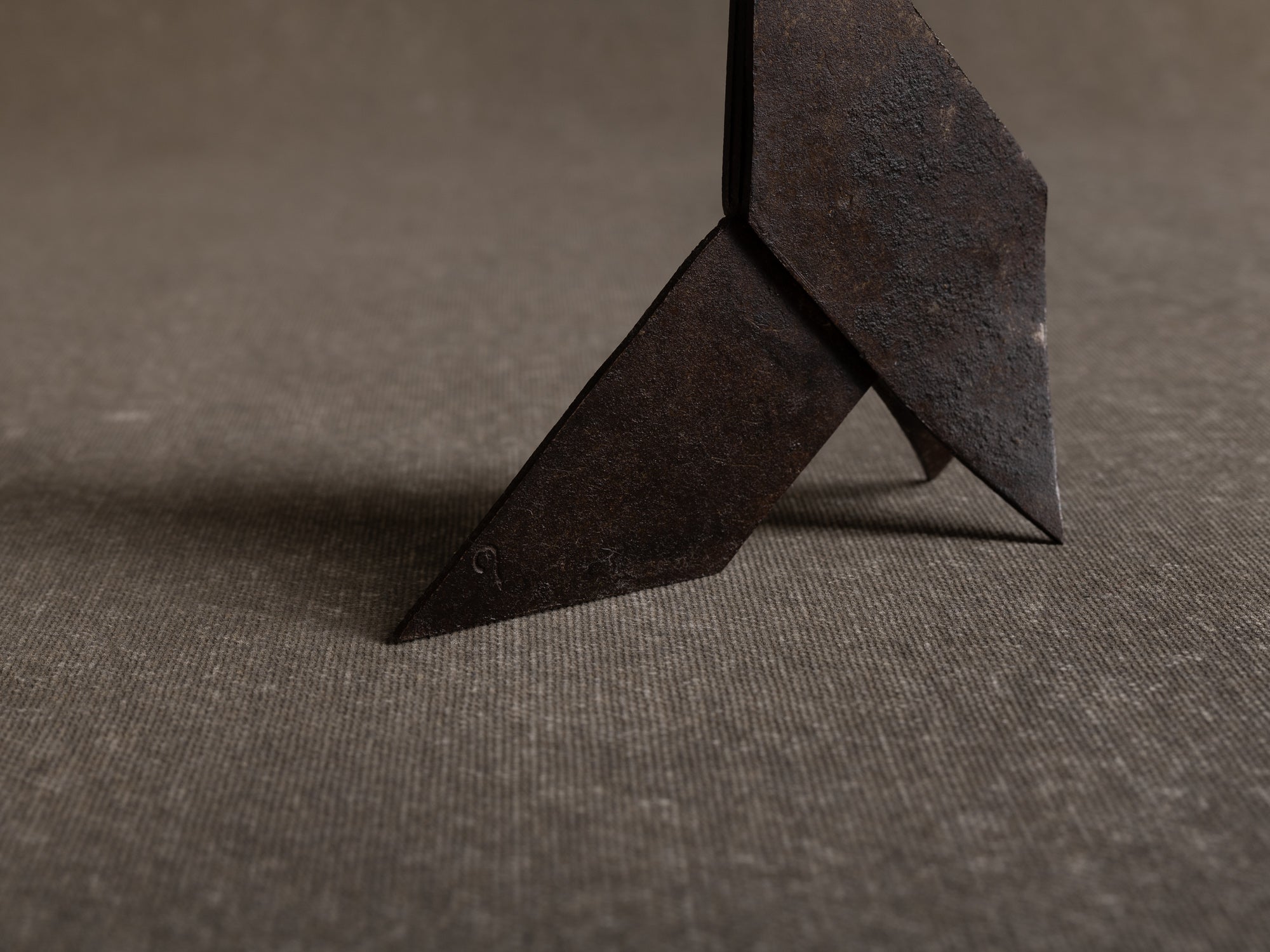 Cocotte "oiseau" en fer battu, travail populaire, France (années 1950)..Zoomorphic sculptural origami, iron popular work, France (1950s)