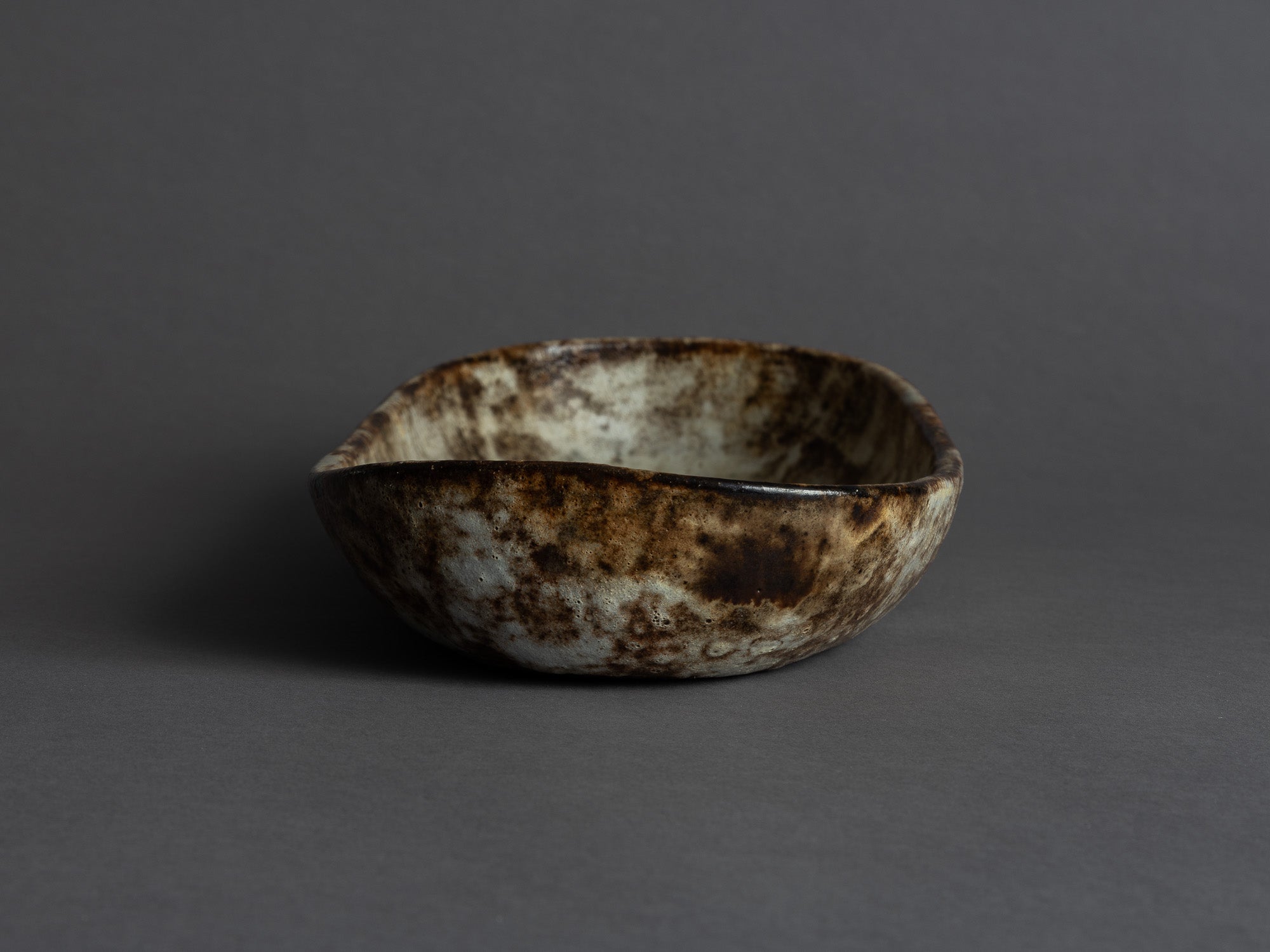 Grande coupe d'Alexandre Kostanda, France (vers 1960)..Large Bowl by Alexandre Kostanda, France (circa 1960)