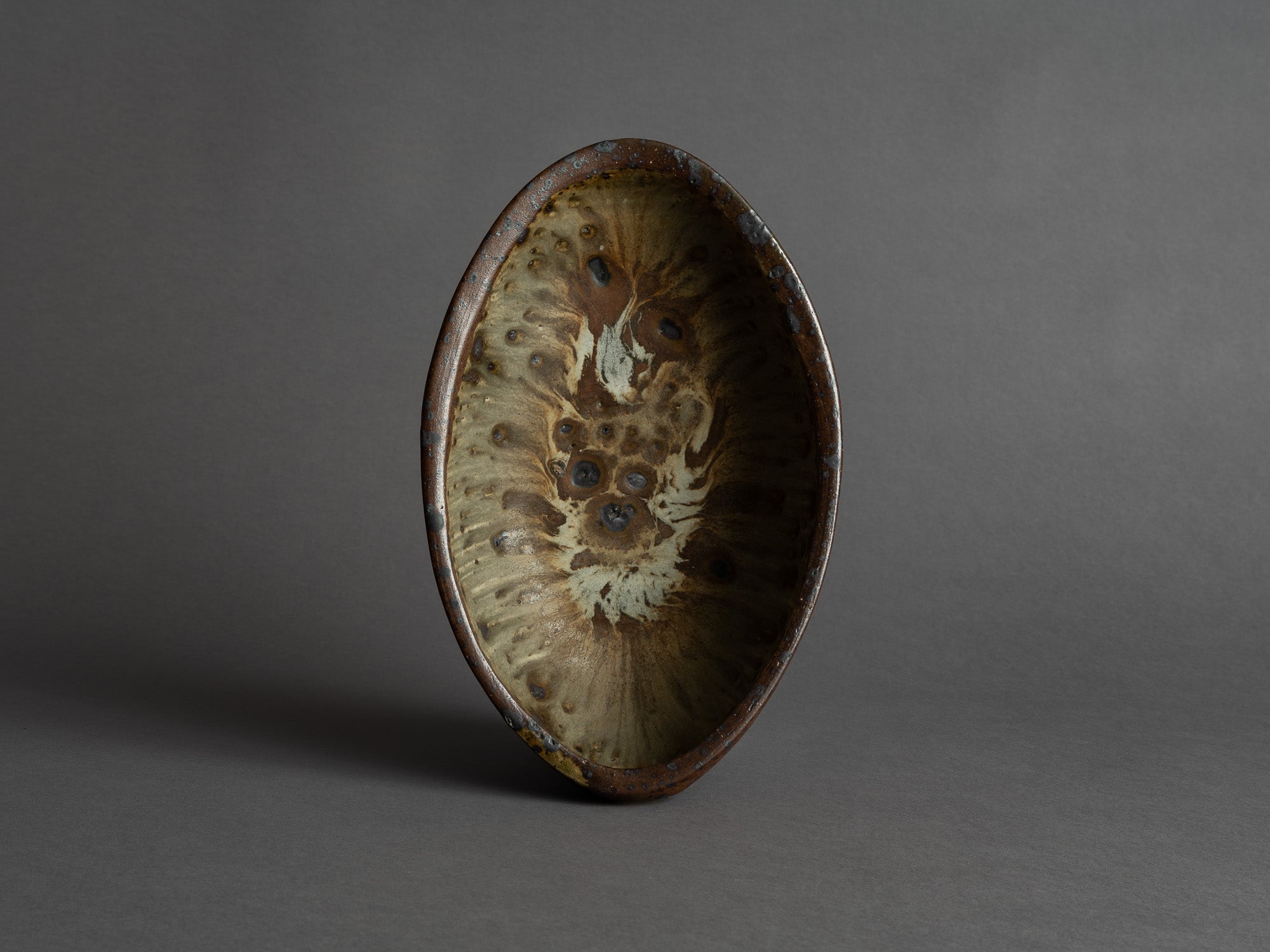 Rare coupe de forme libre de Jeanne et Norbert Pierlot à Ratilly, France (vers 1955)..Large free form bowl by Jeanne et Norbert Pierlot in Ratilly, France (circa 1955)