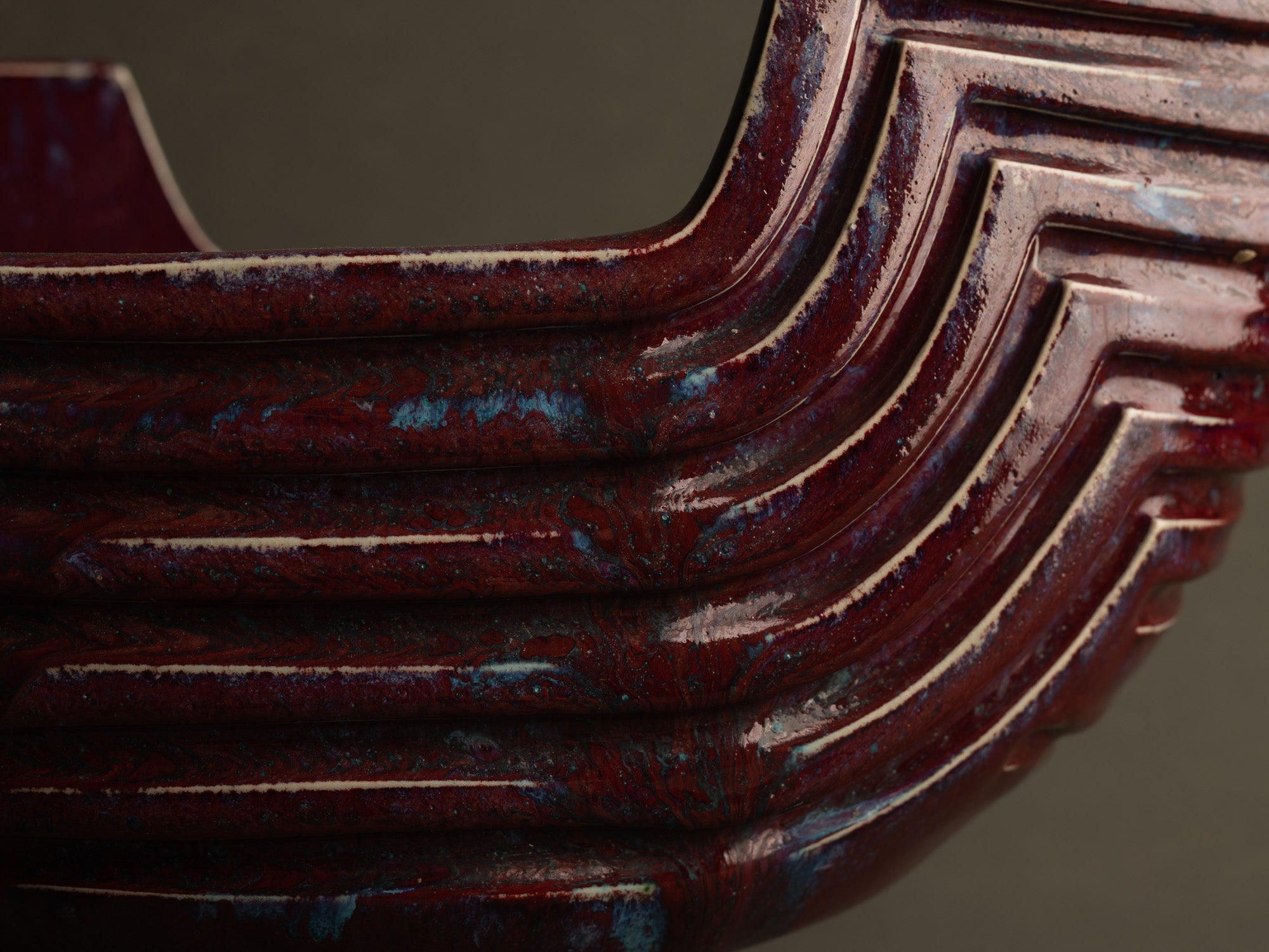 Monumental vase sang de bœuf / cinabre en grès pour l'ikebana par Maasaki Kobayashi, Japon (vers 1975)..Huge ikebana vessel vase oxblood / cinnabar glaze vase by Maasaki Kobayashi, Japan (circa 1975)