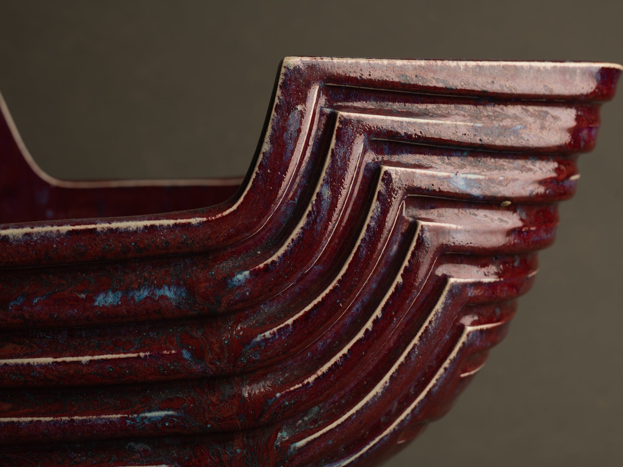 Monumental vase sang de bœuf / cinabre en grès pour l'ikebana par Maasaki Kobayashi, Japon (vers 1975)..Huge ikebana vessel vase oxblood / cinnabar glaze vase by Maasaki Kobayashi, Japan (circa 1975)