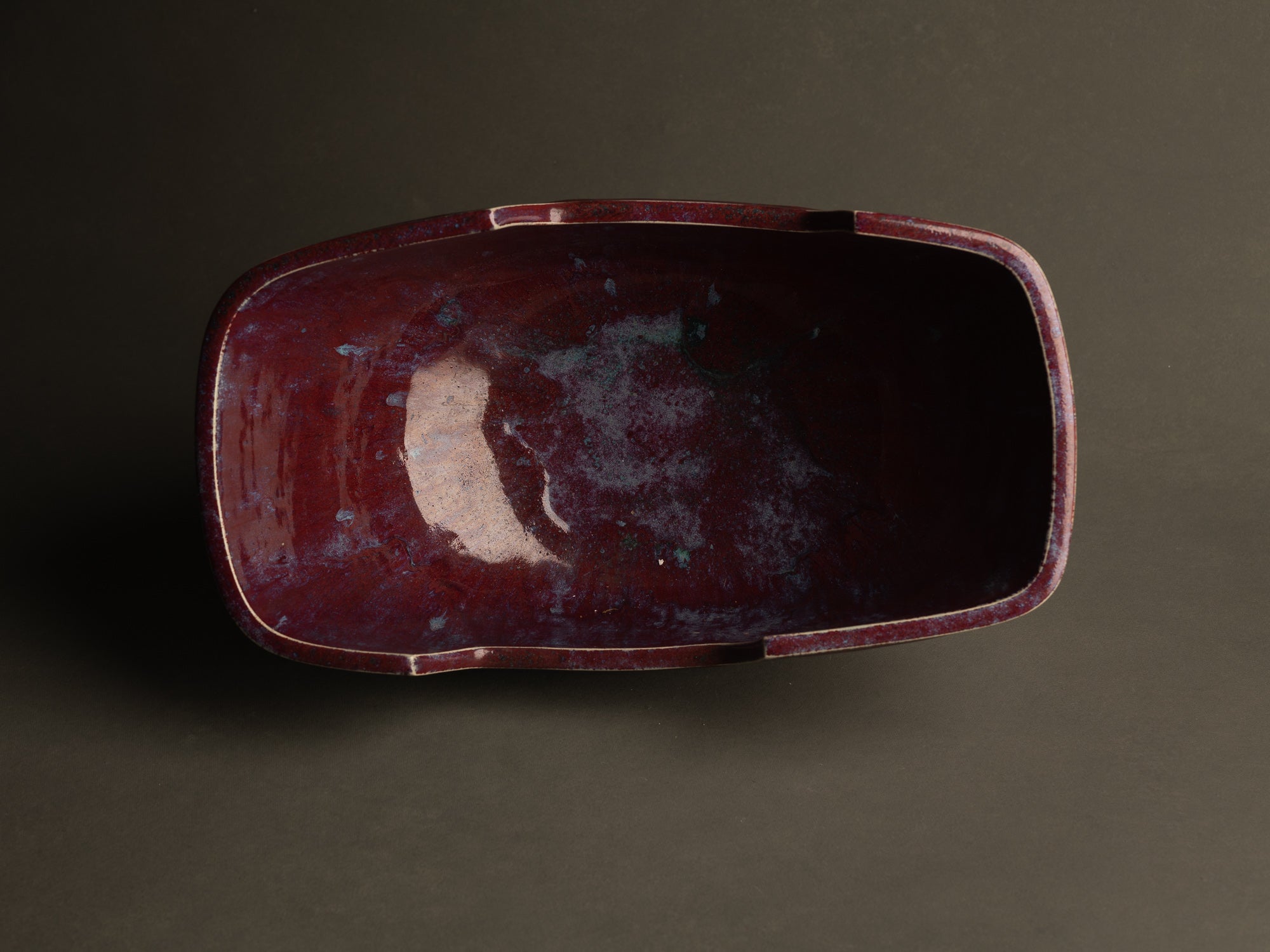 Monumental vase sang de bœuf / cinabre en grès pour l'ikebana par Maasaki Kobayashi, Japon (vers 1975)..Huge ikebana vessel vase oxblood / cinnabar glaze vase by Maasaki Kobayashi, Japan (circa 1975)