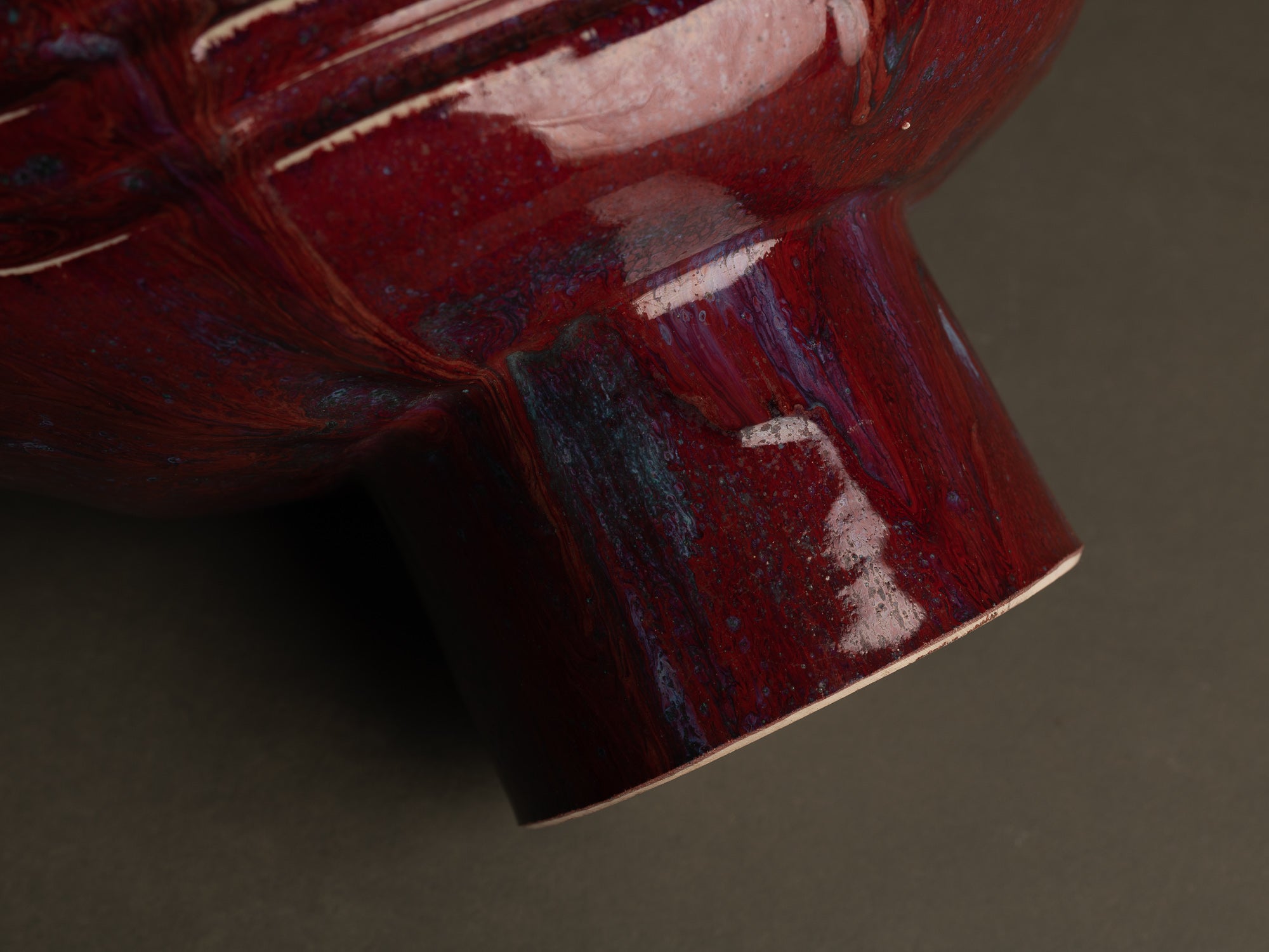 Monumental vase sang de bœuf / cinabre en grès pour l'ikebana par Maasaki Kobayashi, Japon (vers 1975)..Huge ikebana vessel vase oxblood / cinnabar glaze vase by Maasaki Kobayashi, Japan (circa 1975)