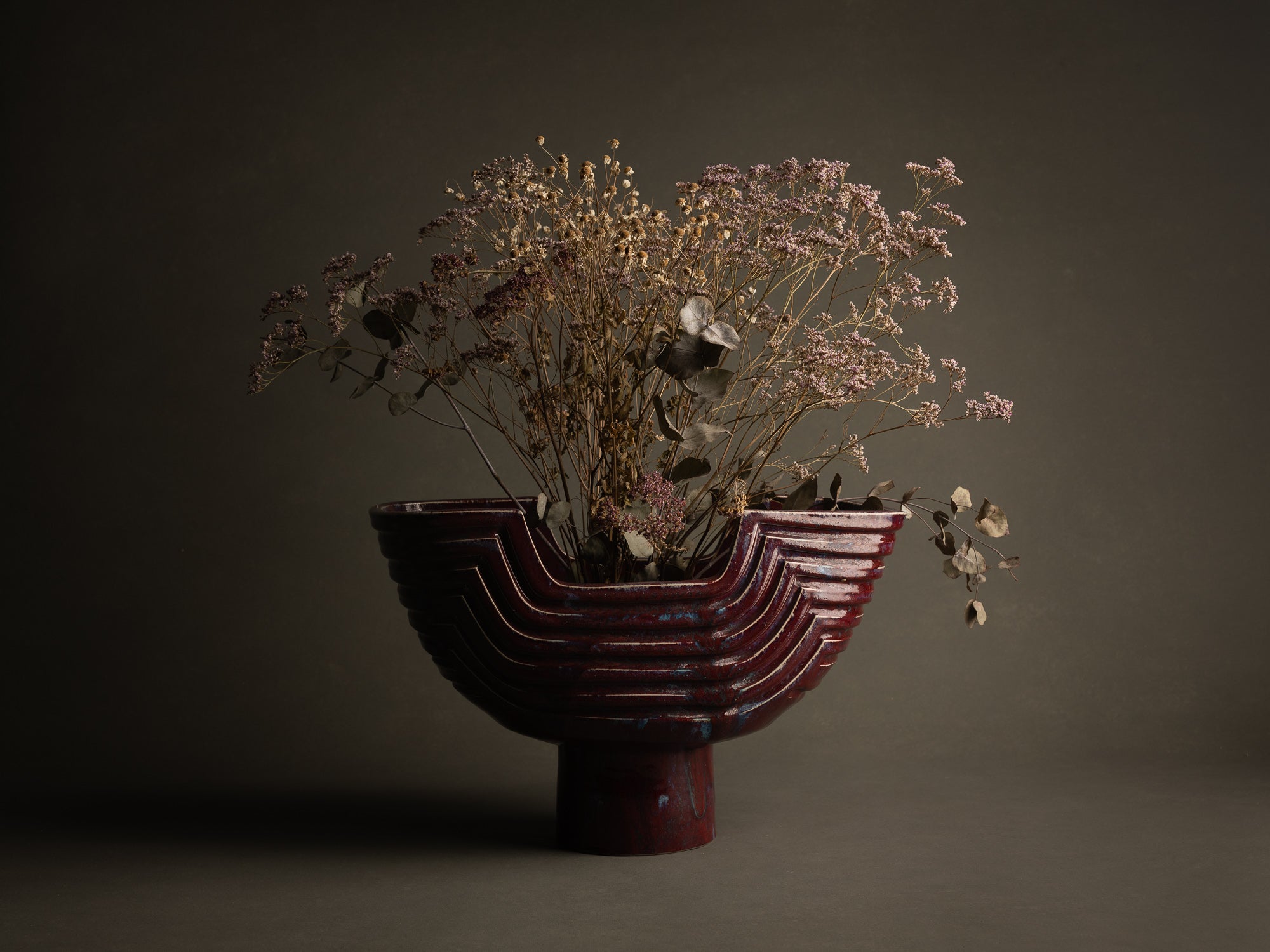 Monumental vase sang de bœuf / cinabre en grès pour l'ikebana par Maasaki Kobayashi, Japon (vers 1975)..Huge ikebana vessel vase oxblood / cinnabar glaze vase by Maasaki Kobayashi, Japan (circa 1975)