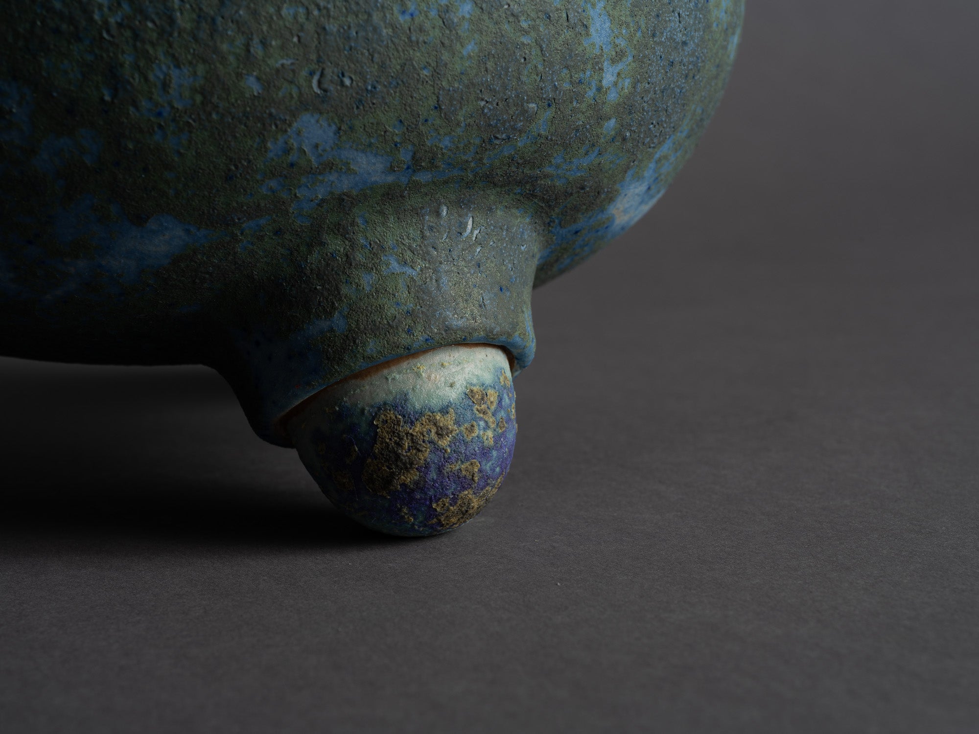 Vase biomorphique de Daniel Cavey, Italie (vers 2010)..Biomorphic sculptural vase by Daniel Cavey, Italy (circa 2010)