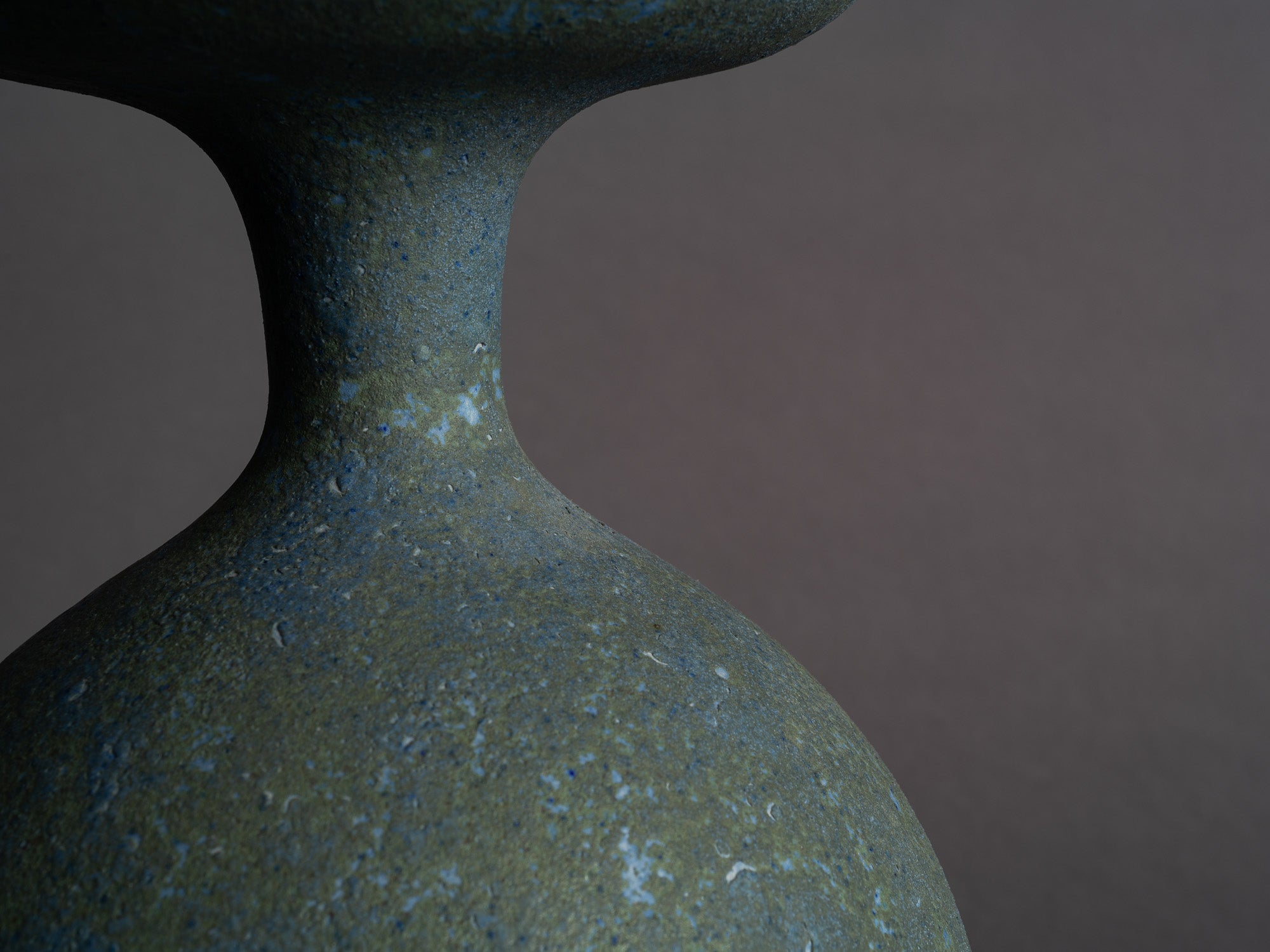 Vase biomorphique de Daniel Cavey, Italie (vers 2010)..Biomorphic sculptural vase by Daniel Cavey, Italy (circa 2010)