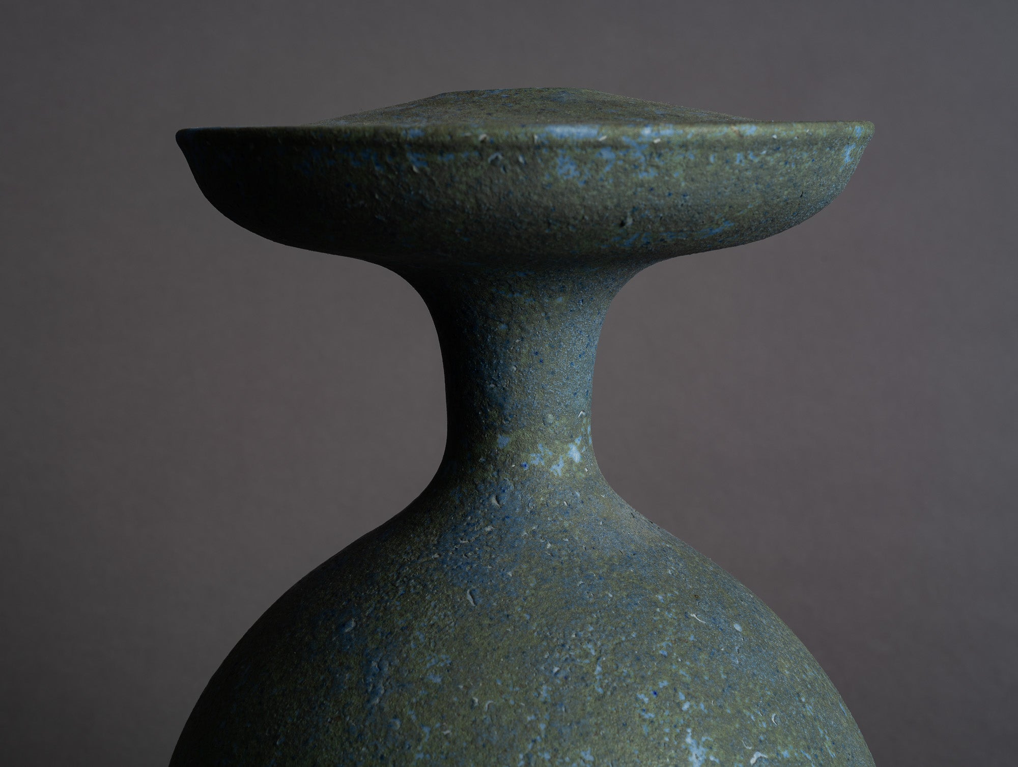Vase biomorphique de Daniel Cavey, Italie (vers 2010)..Biomorphic sculptural vase by Daniel Cavey, Italy (circa 2010)