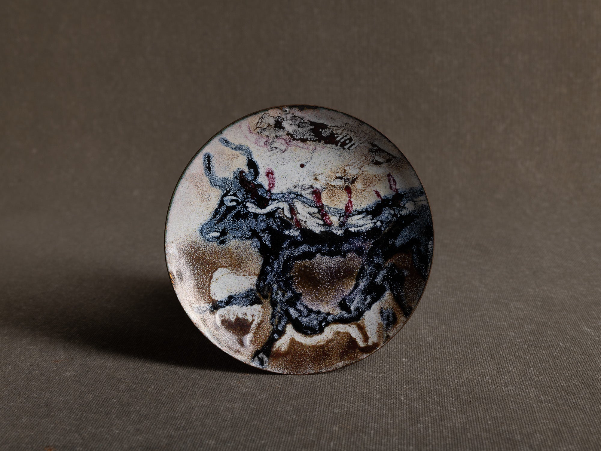 Rare ensemble de coupelles "Lascaux" en émaux peints de Limoges par Raffard, France (vers 1960)..Set of 10 "Lascaux" Limoges enameled bowls by Raffard, France (ca. 1960)