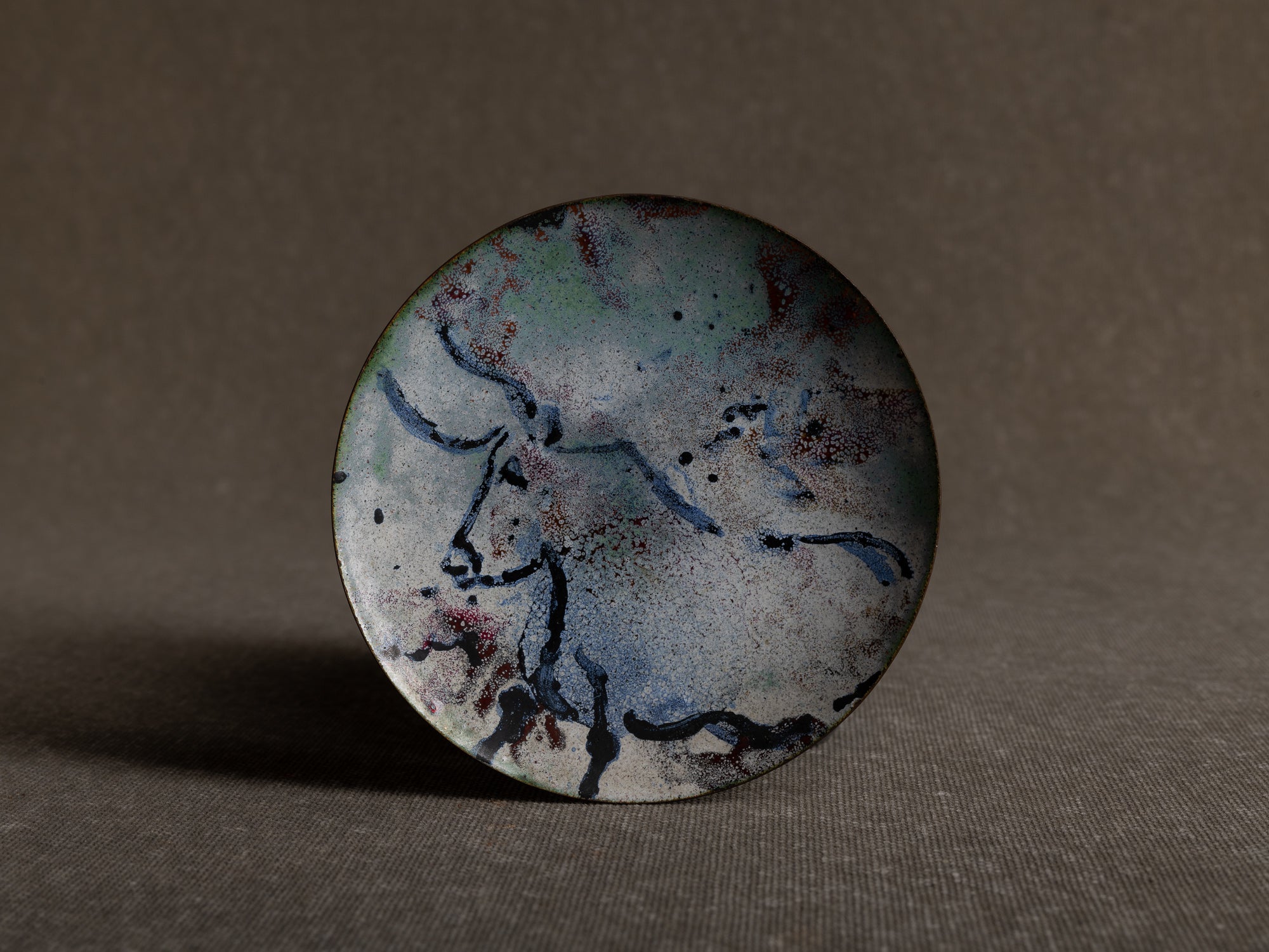 Rare ensemble de coupelles "Lascaux" en émaux peints de Limoges par Raffard, France (vers 1960)..Set of 10 "Lascaux" Limoges enameled bowls by Raffard, France (ca. 1960)