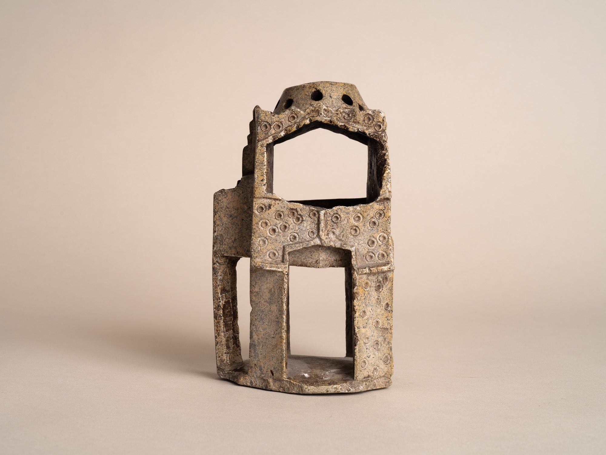 Encensoir, brûle-parfum en stéatite monolithe sculptée, Proche-orient (IX-Xe siècle)..Censer, incense burner in carved monolith soapstone, Middle-East (9-10th century)