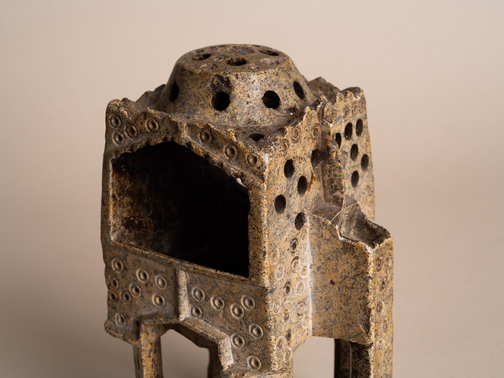 Encensoir, brûle-parfum en stéatite monolithe sculptée, Proche-orient (IX-Xe siècle)..Censer, incense burner in carved monolith soapstone, Middle-East (9-10th century)