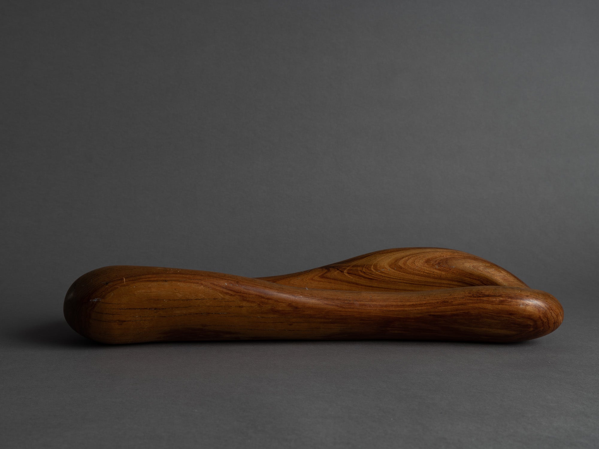 Rare garniture / centre de table de forme libre en palissandre monoxyle, France (vers 1955)..Rare Set of freeform carved rosewood bowls, France (circa 1955)