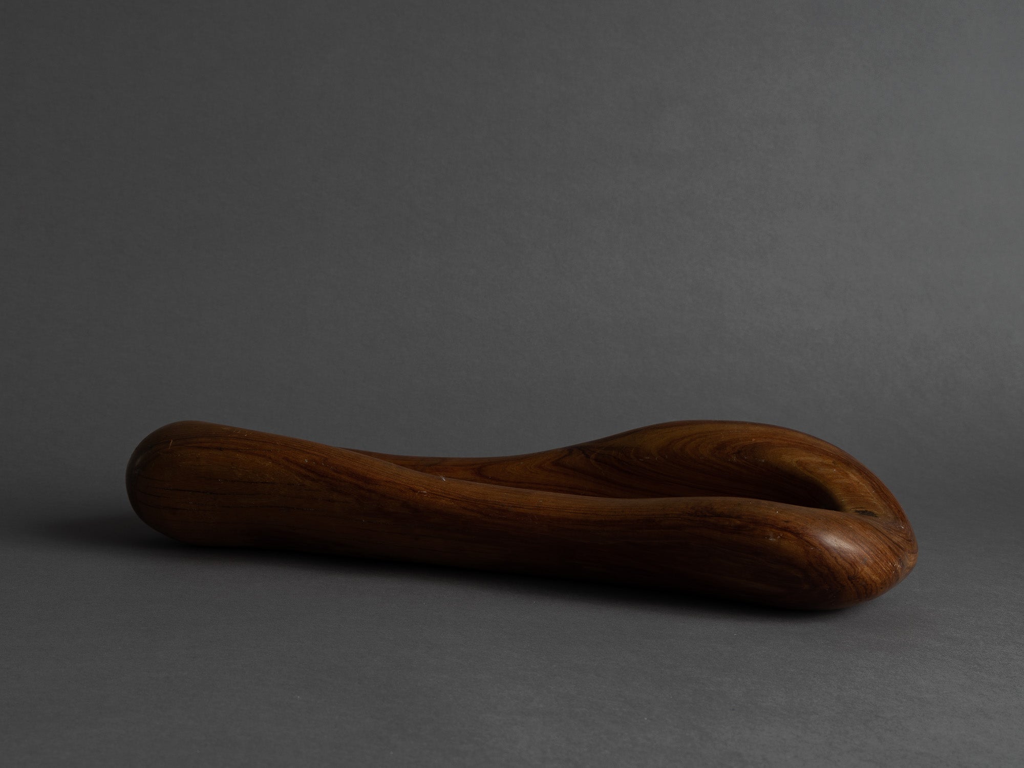 Rare garniture / centre de table de forme libre en palissandre monoxyle, France (vers 1955)..Rare Set of freeform carved rosewood bowls, France (circa 1955)
